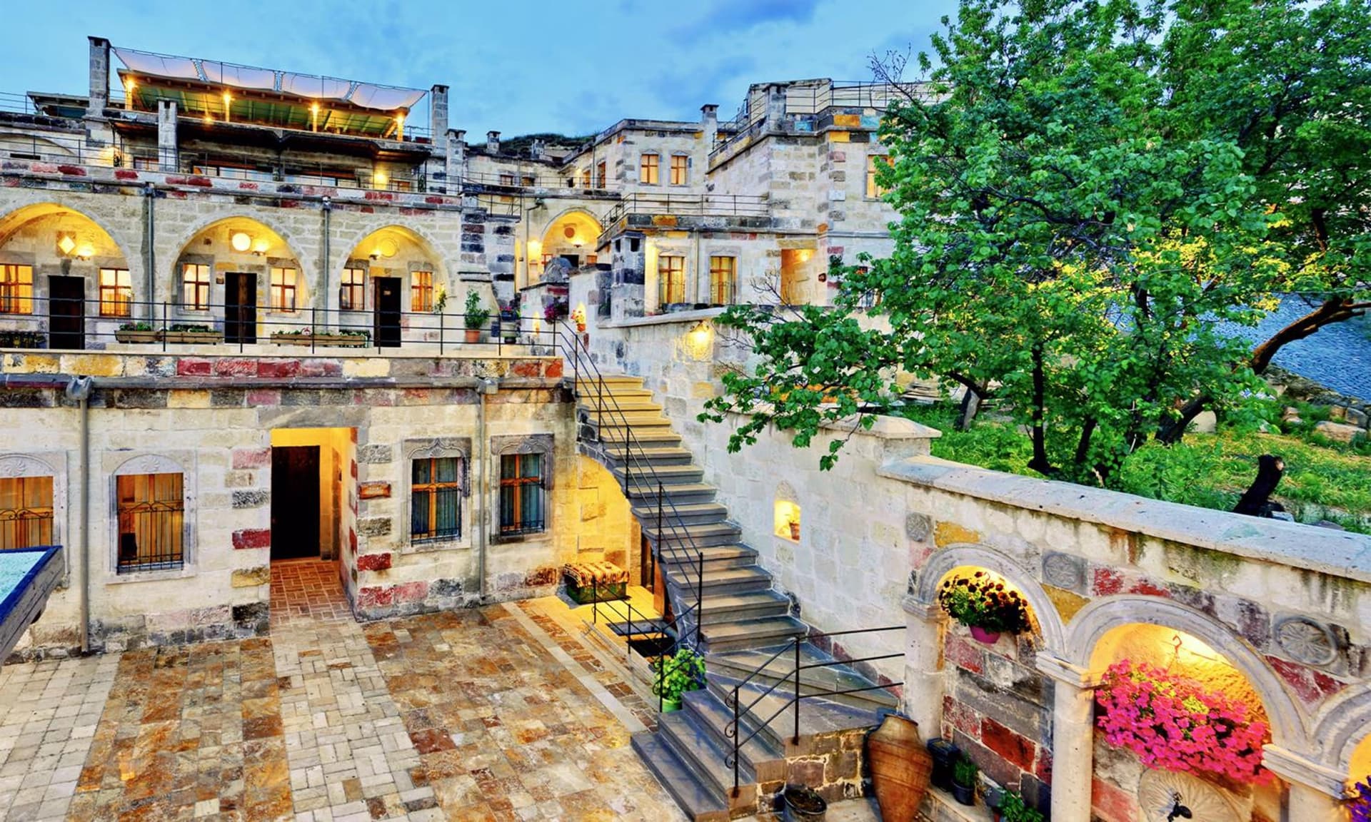 Seki Cave Hotel