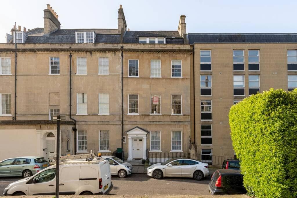 Rooftop Retreat - 2 Double Beds w/ Stunning Views