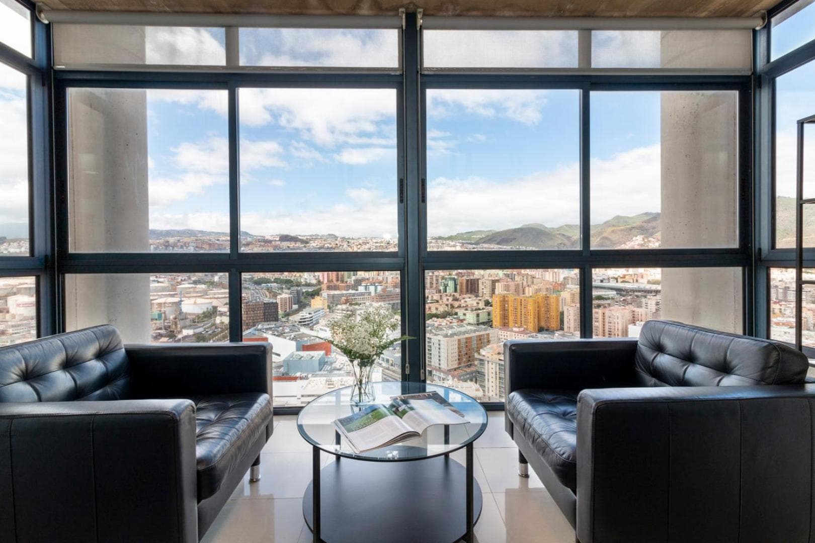 HomeForGuest NEW Modern Penthouse Apartment with panoramic views of Santa Cruz