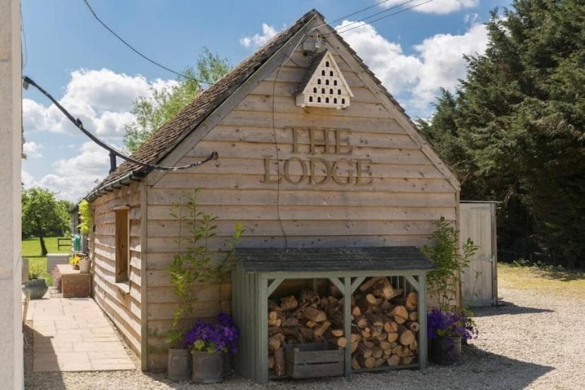 Cotswolds Lodge in Minster Lovell