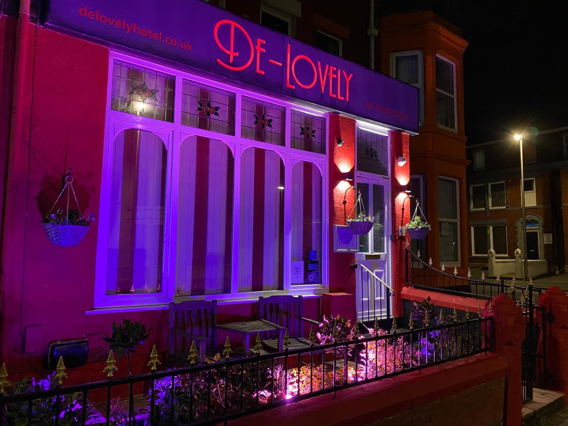 Delovely Hotel