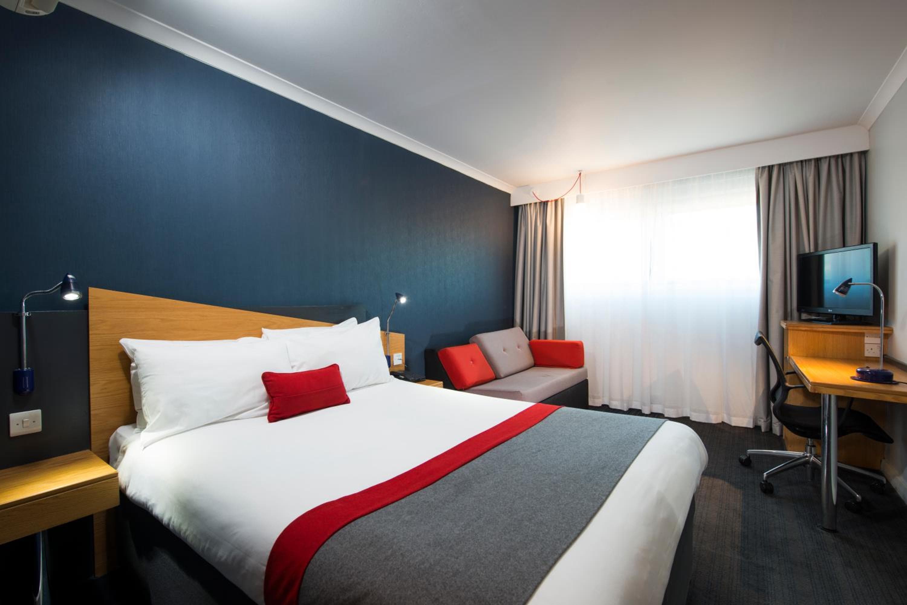 Holiday Inn Express Derby Pride Park by IHG 2