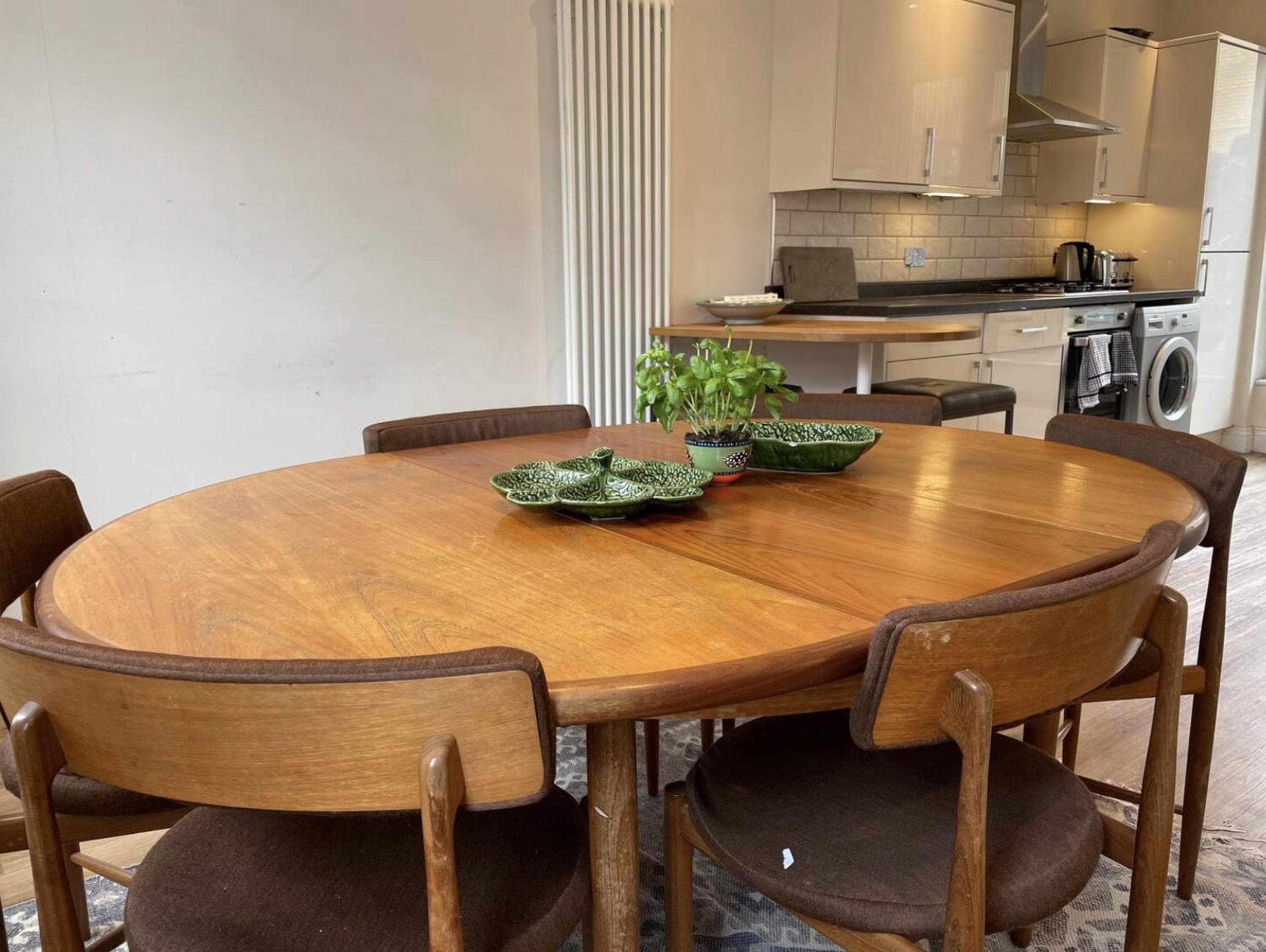 Central London Charming Camden Split Level Home