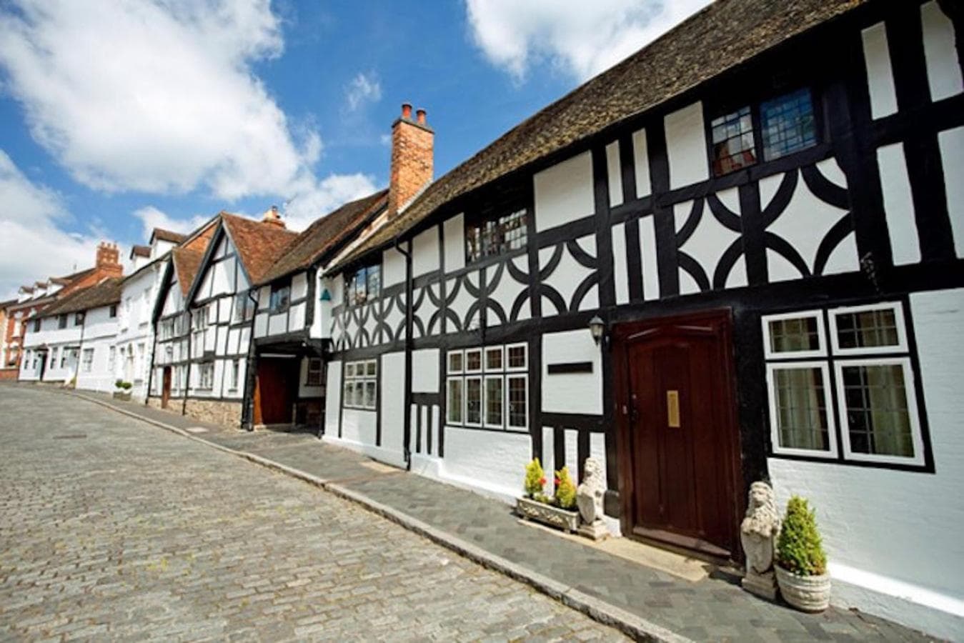 Castle Gate by Spa Town Property - Central Location with Large Living Space