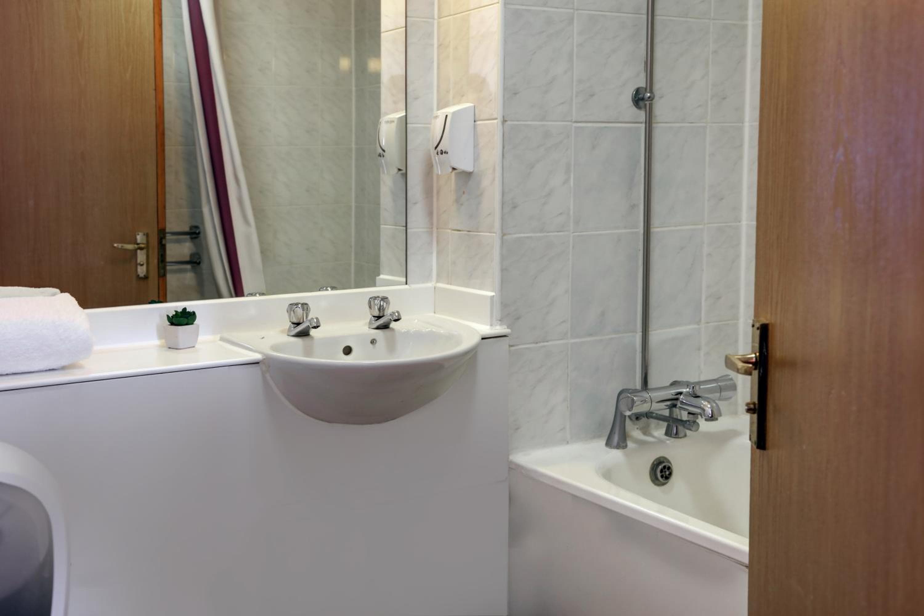 Orchid Hotel, Epsom Surrey, Sure Collection by Best Western 4