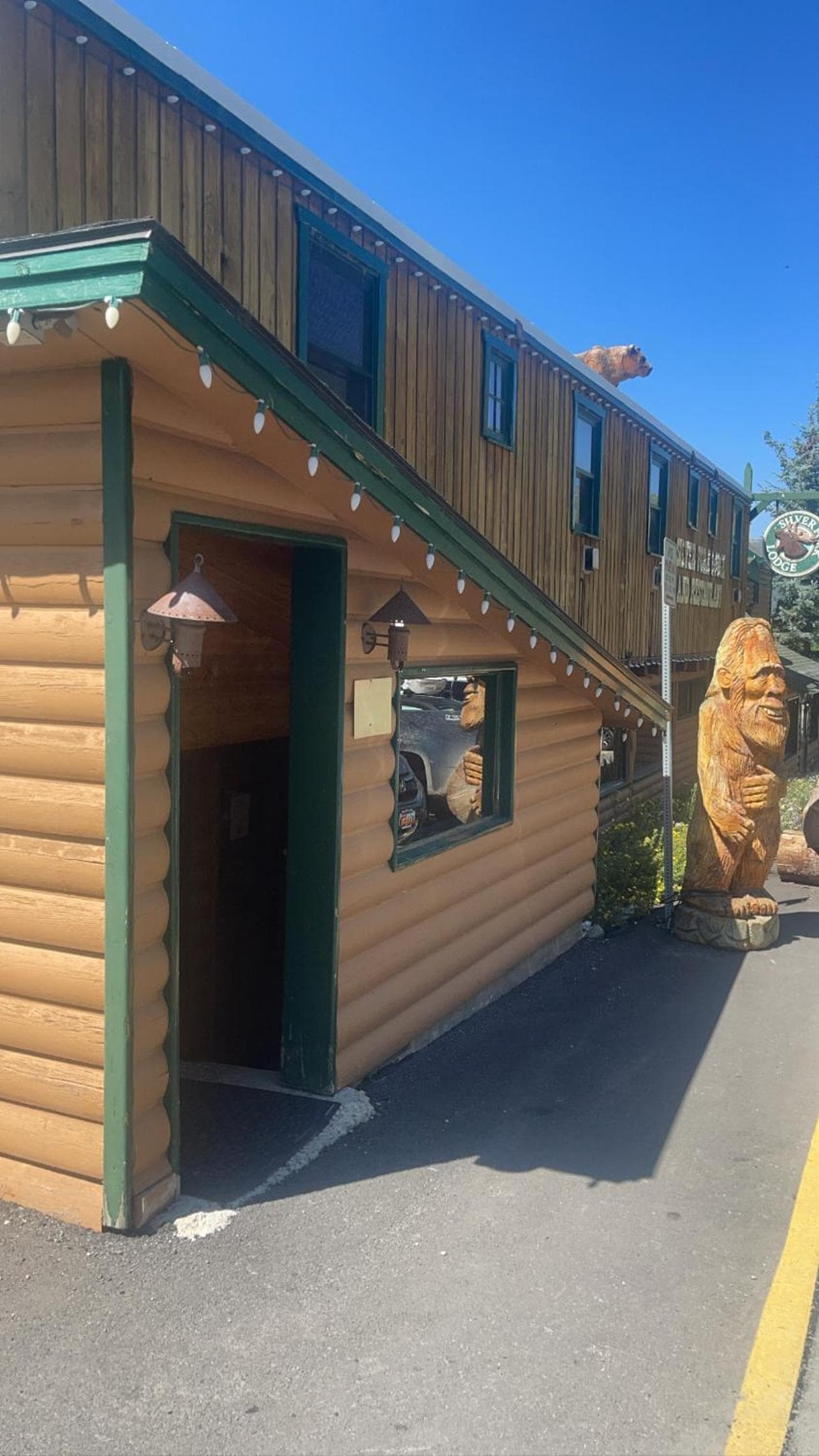 Silver Fork Lodge & Restaurant