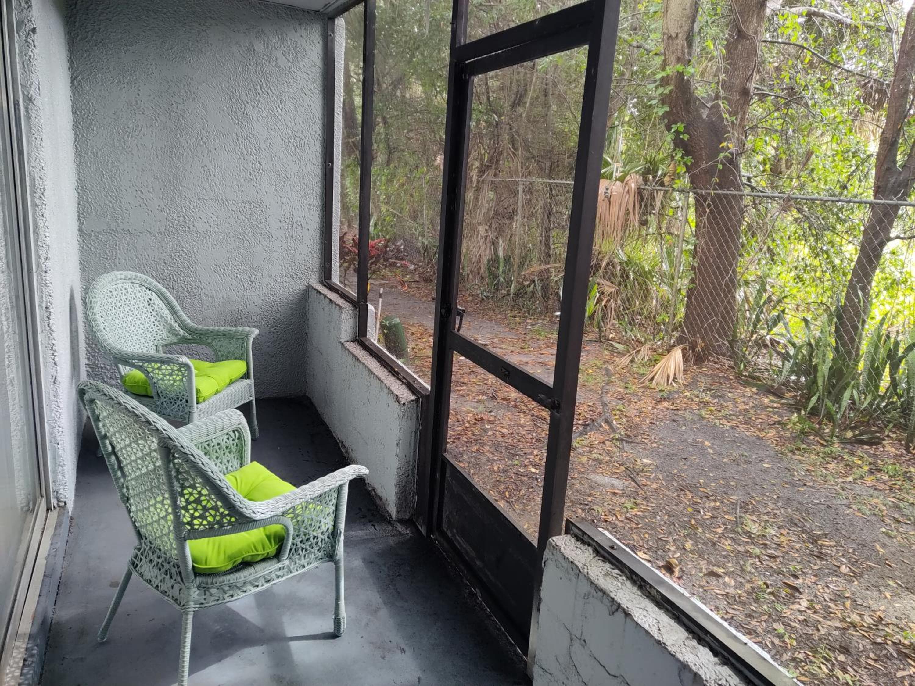 Beautiful 2-Bedroom Condo Near Universal and other Orlando Attractions, King Bed & Wi-Fi