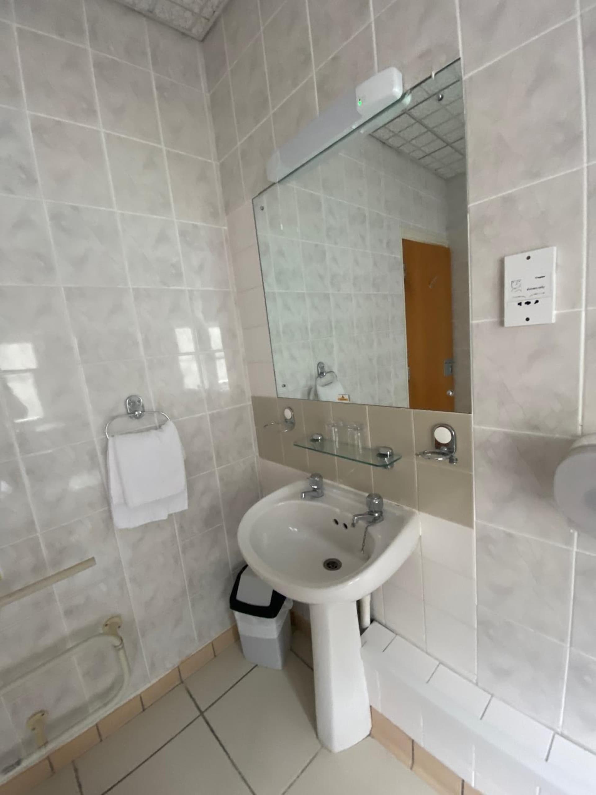Cardiff Sandringham Hotel 5