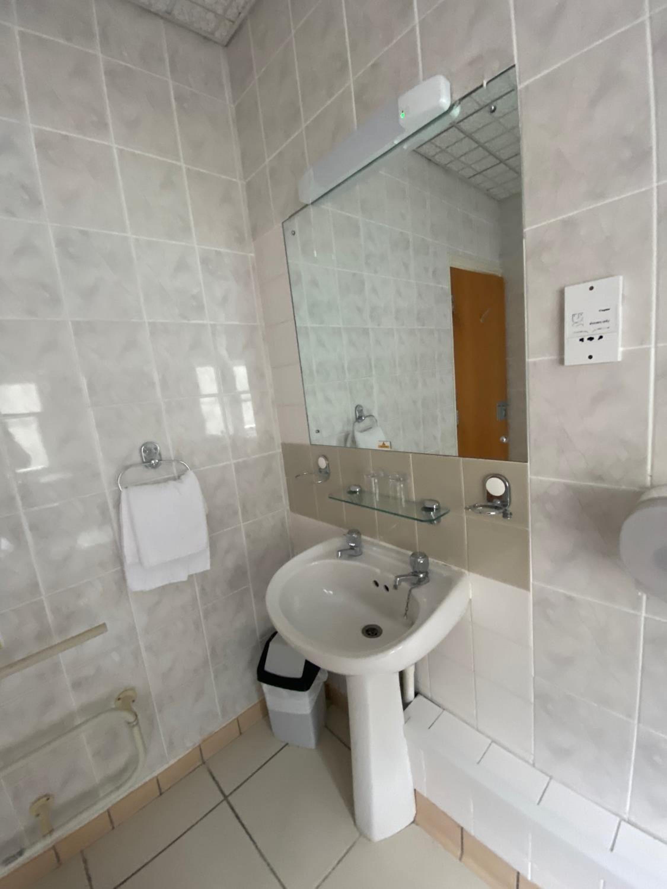 Cardiff Sandringham Hotel 5