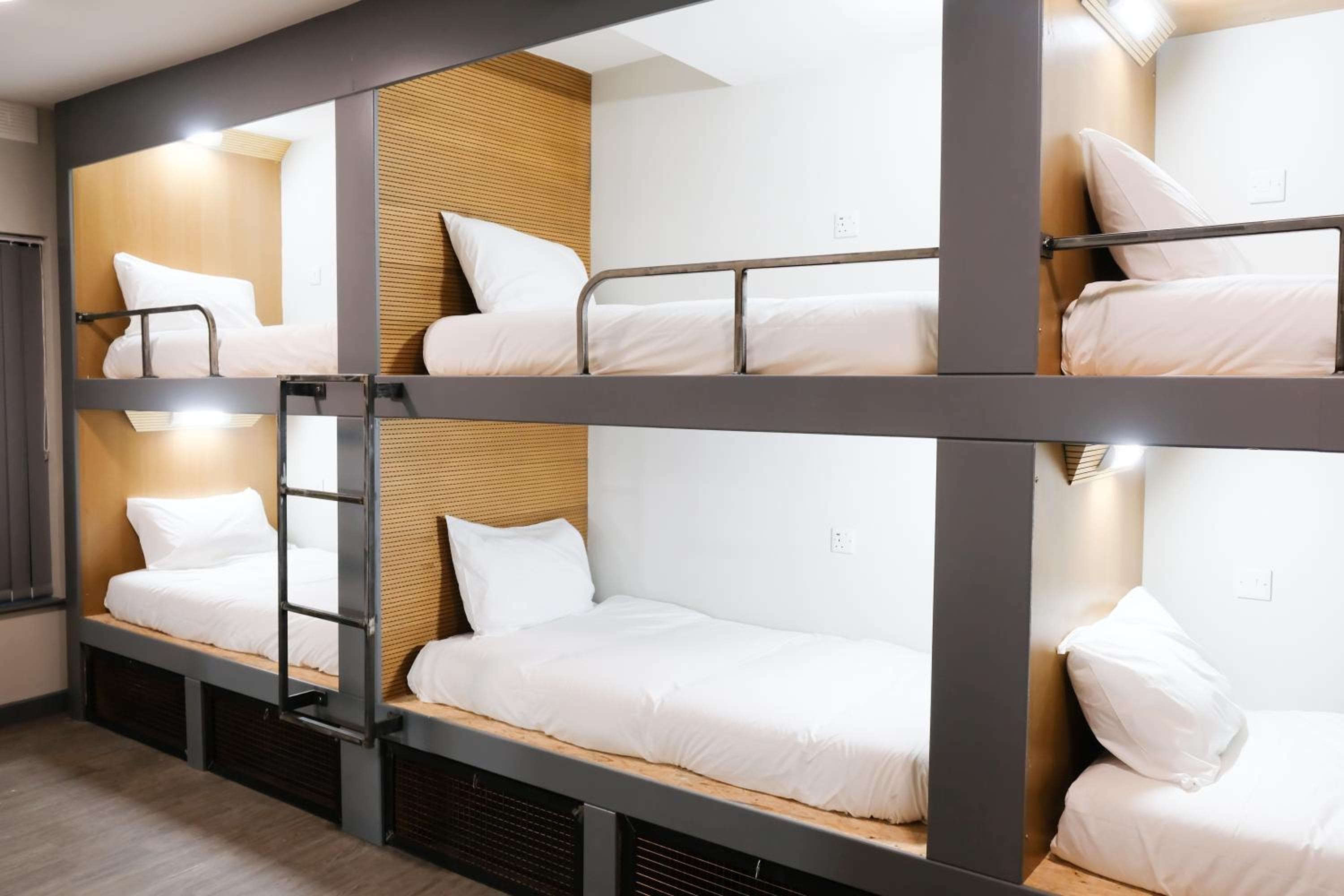 Cwtsh Hostel Central Swansea, Social & Modern, Near Train Station 3