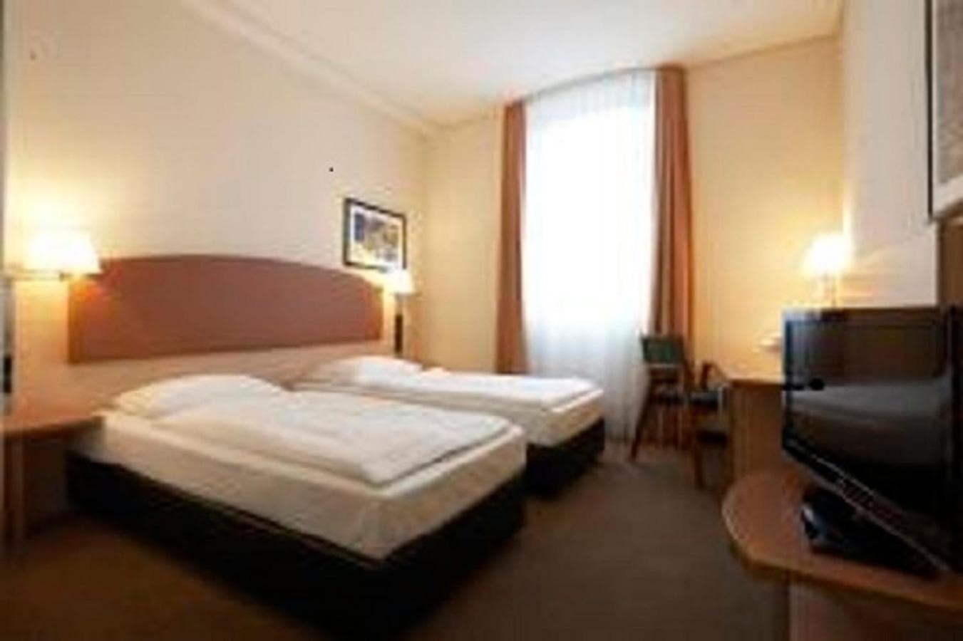 IntercityHotel Berlin Ostbahnhof 3