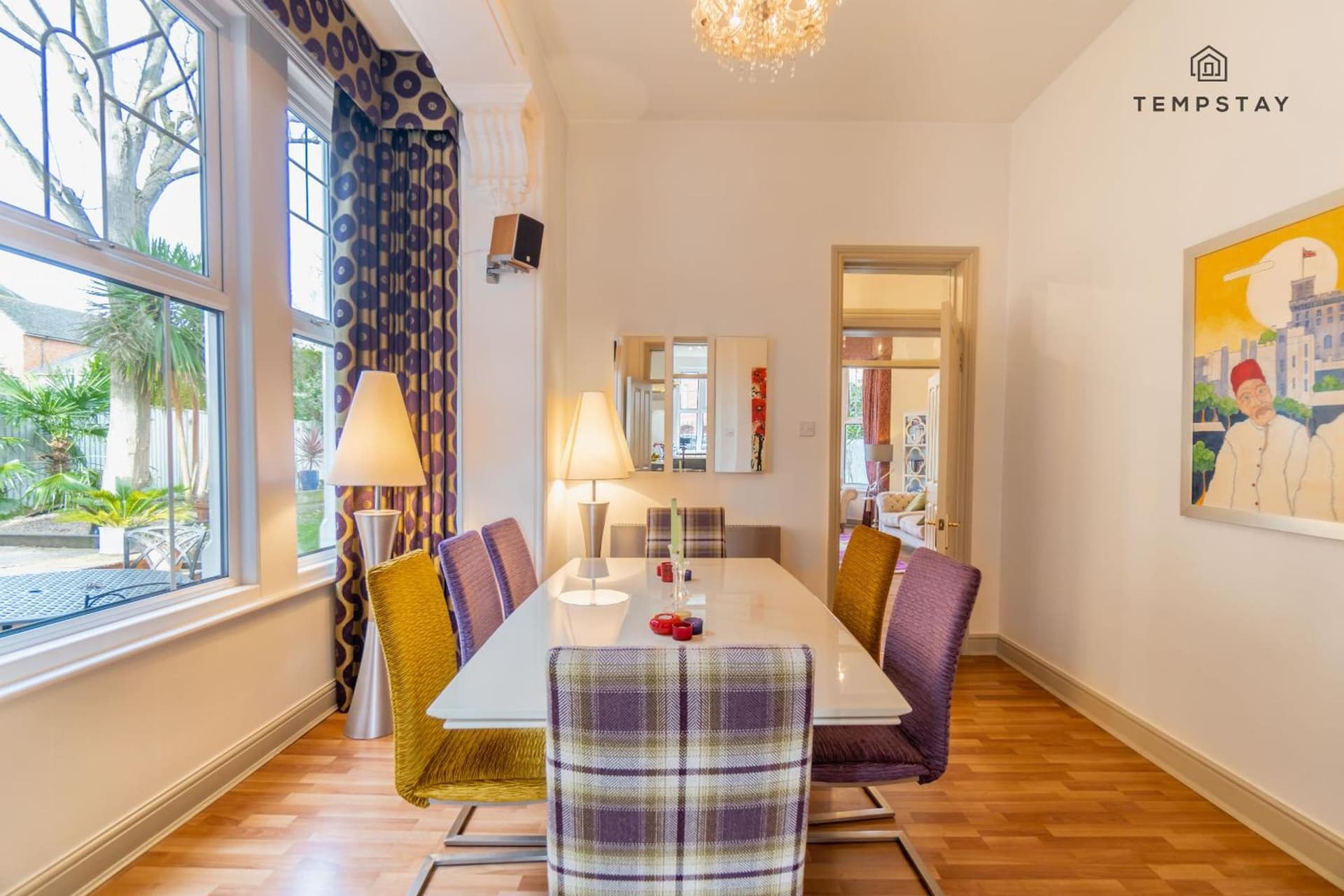 LUXURY HOME - CENTRAL WINDSOR, GATED PARKING - By Tempstay