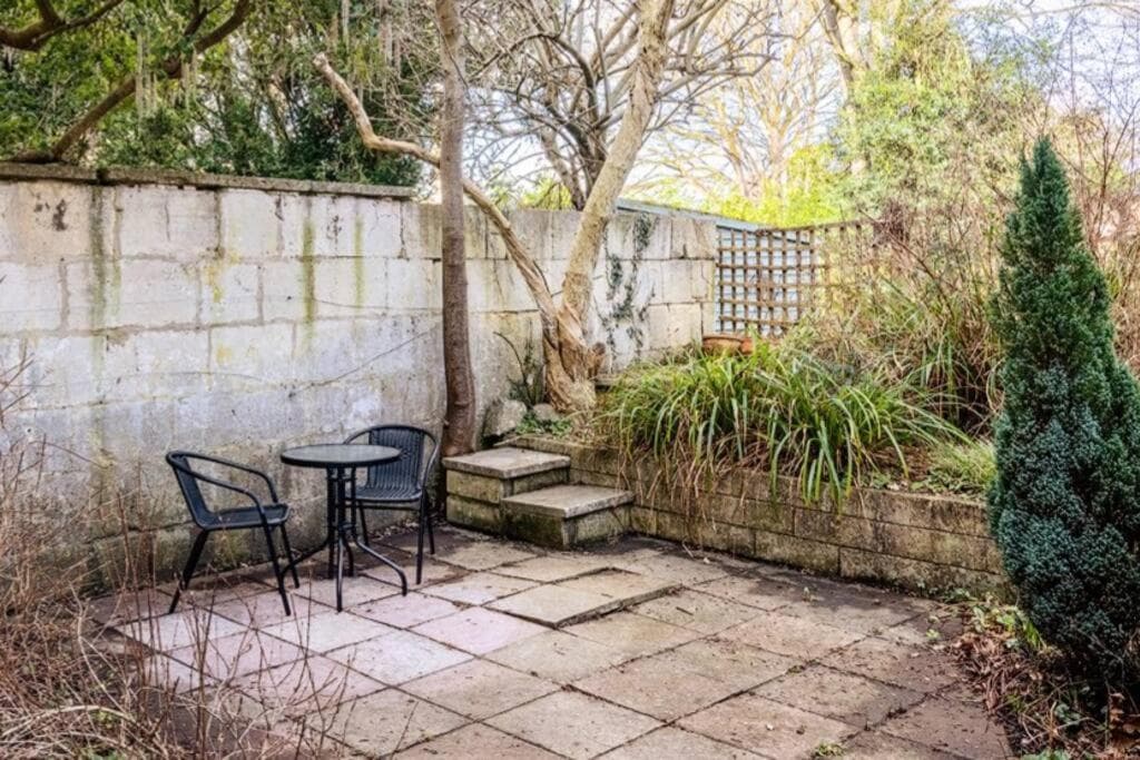 BRAND NEW LSITING!Wonderful One Bedroom Apartment