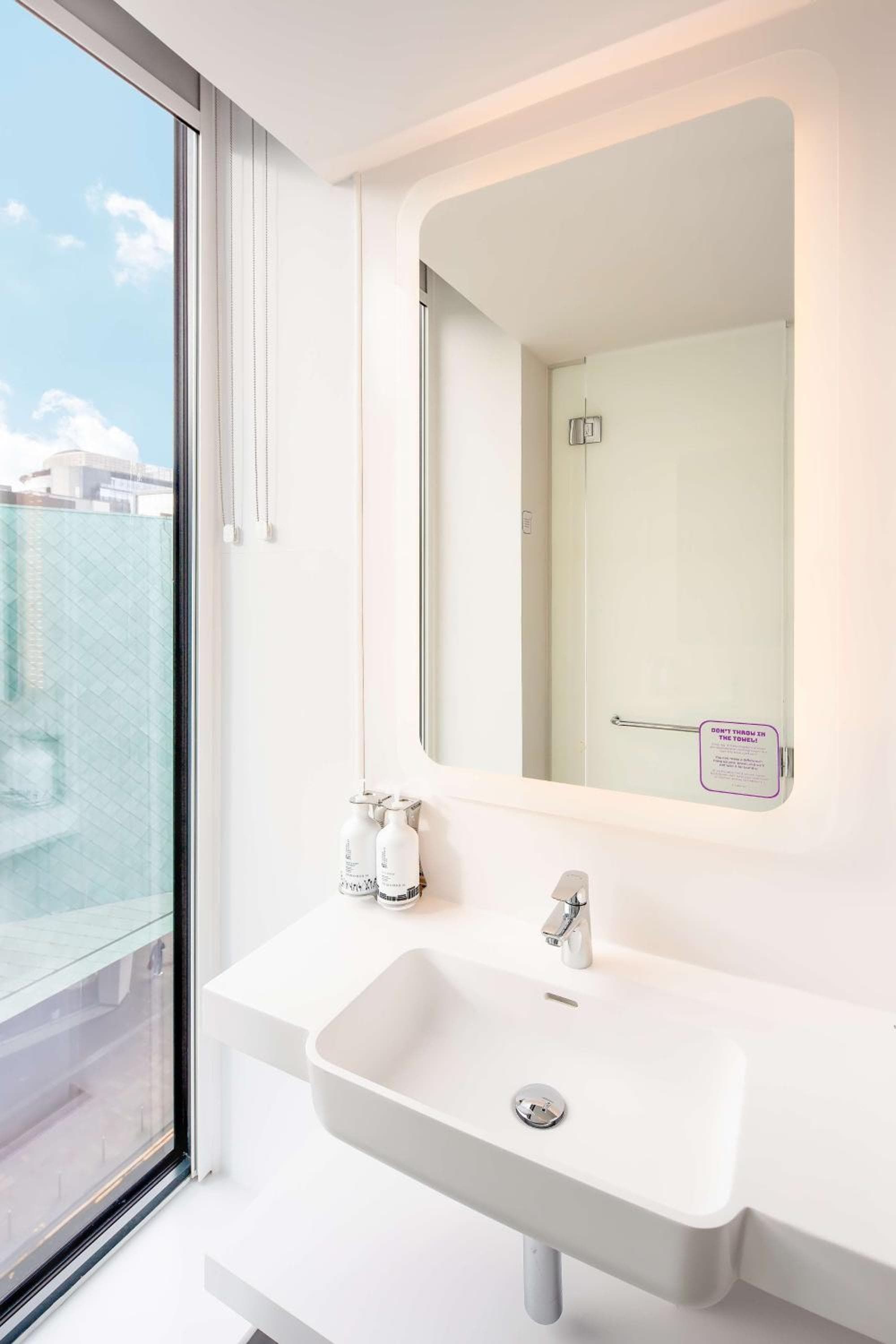 YOTEL Glasgow 4