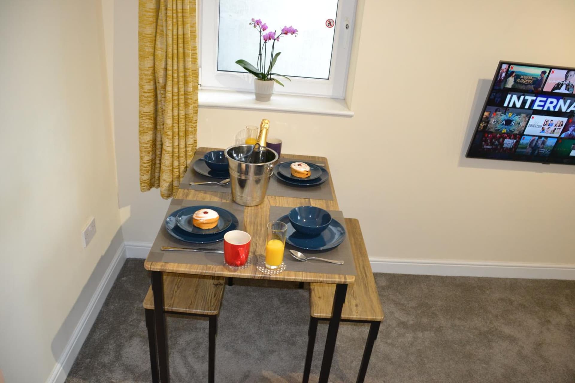 Olive Tree 2 bed Apartment - STAYSEEKERS