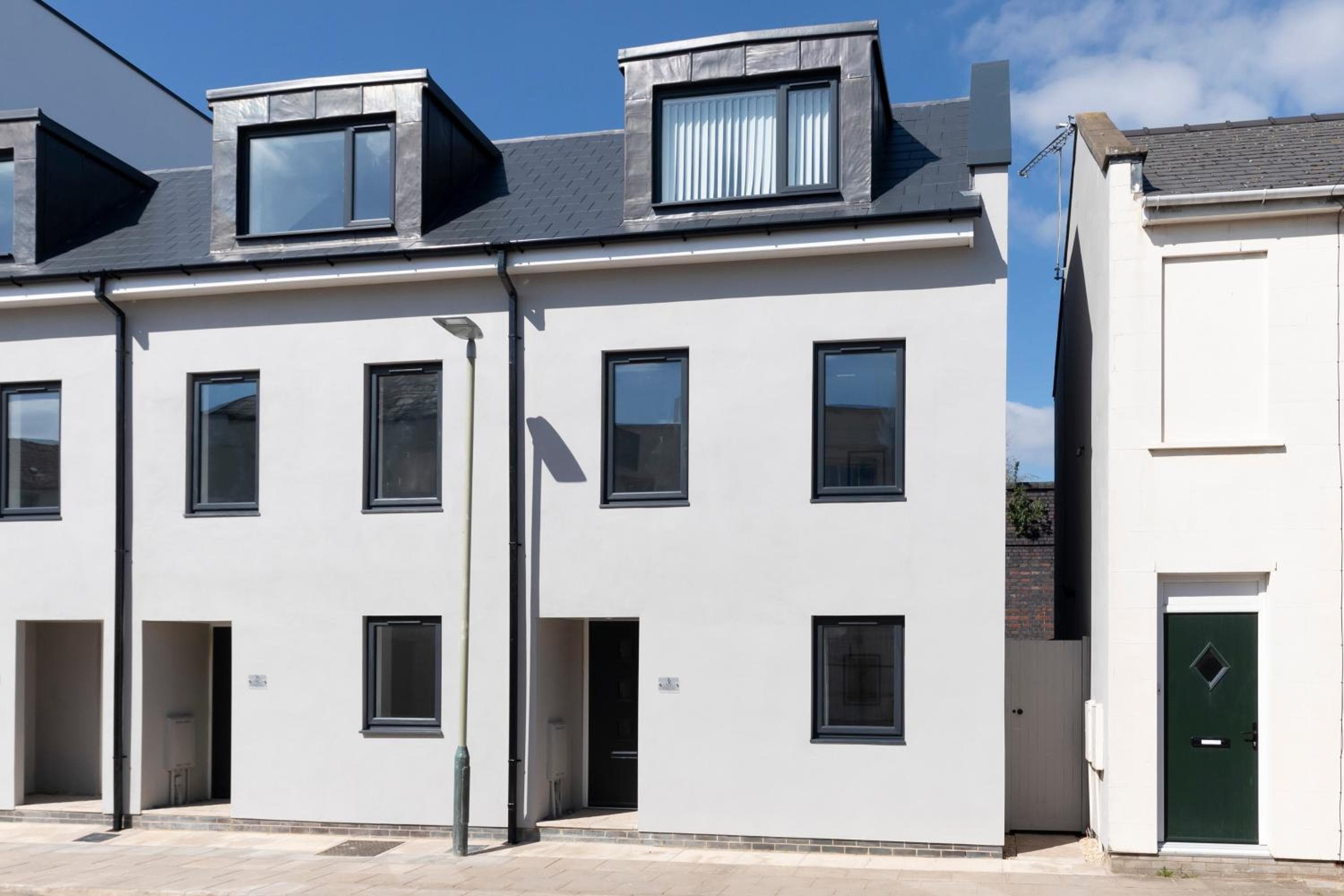 Modern 4 Bedroom 4 Bathroom Home in Cheltenham