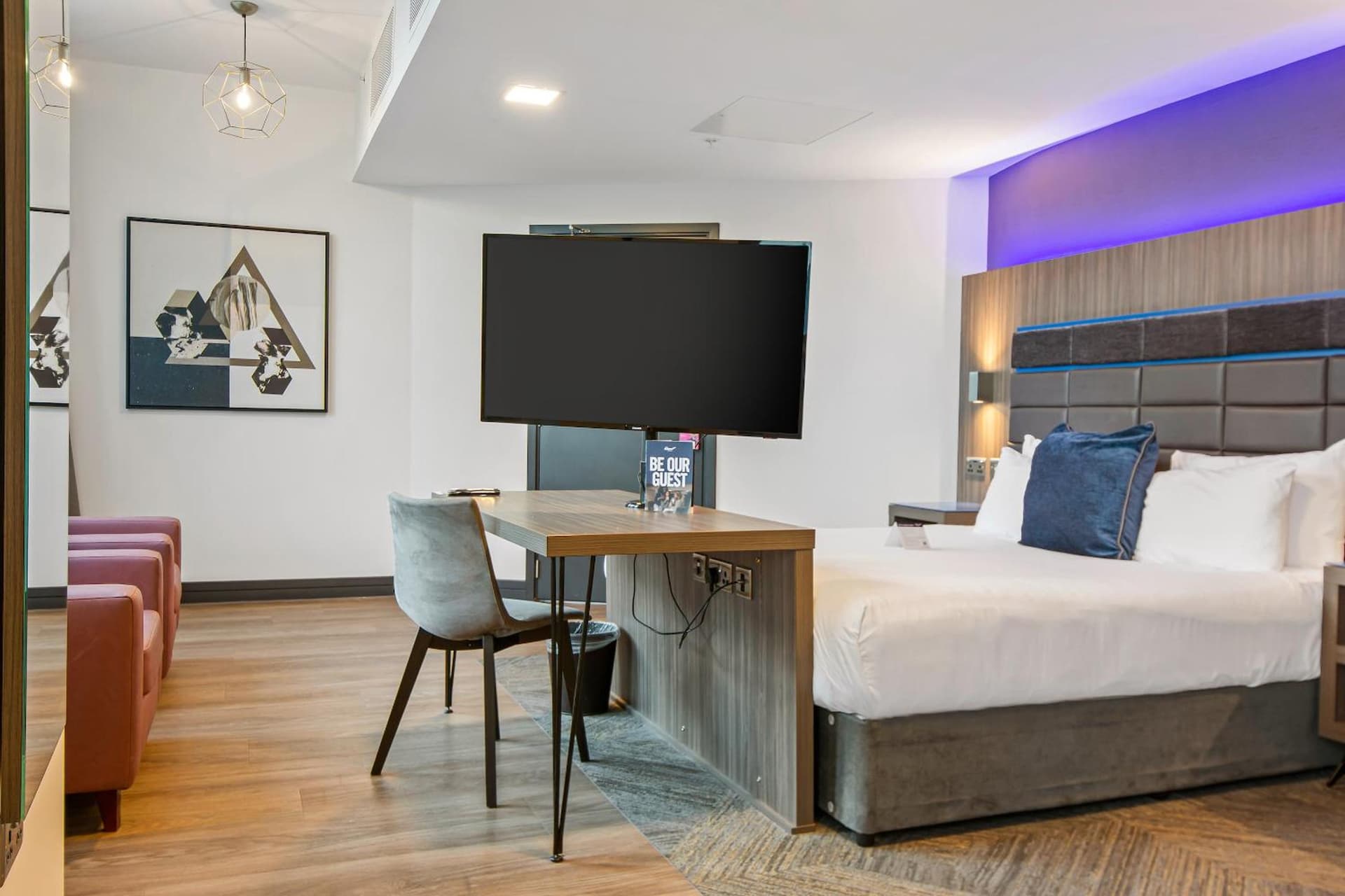 Roomzzz Manchester Victoria 3