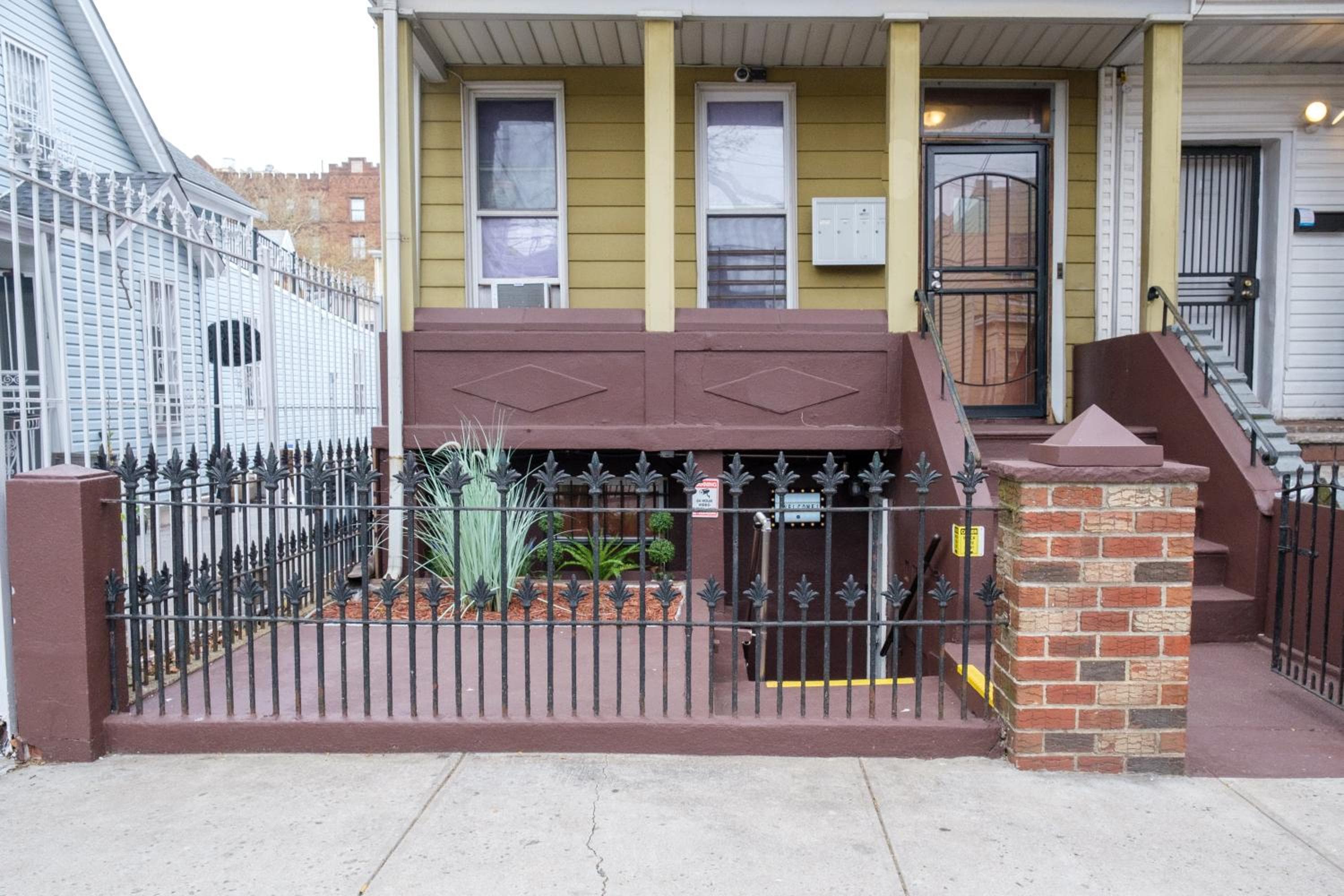 Elegant 2 Bedroom Suite w Modern Amenities