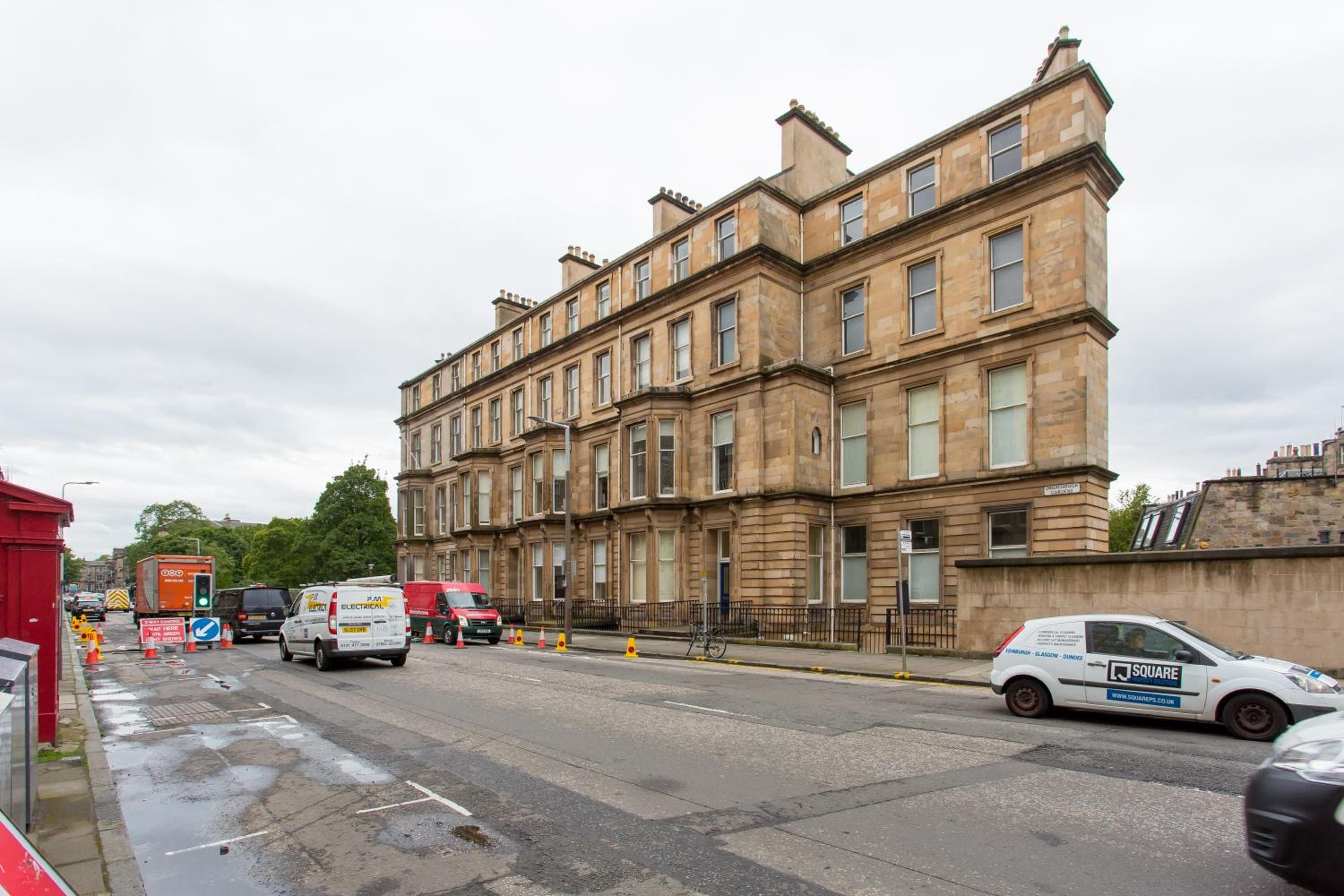 Exclusive 2 Bed, Free Private Parking, in West End