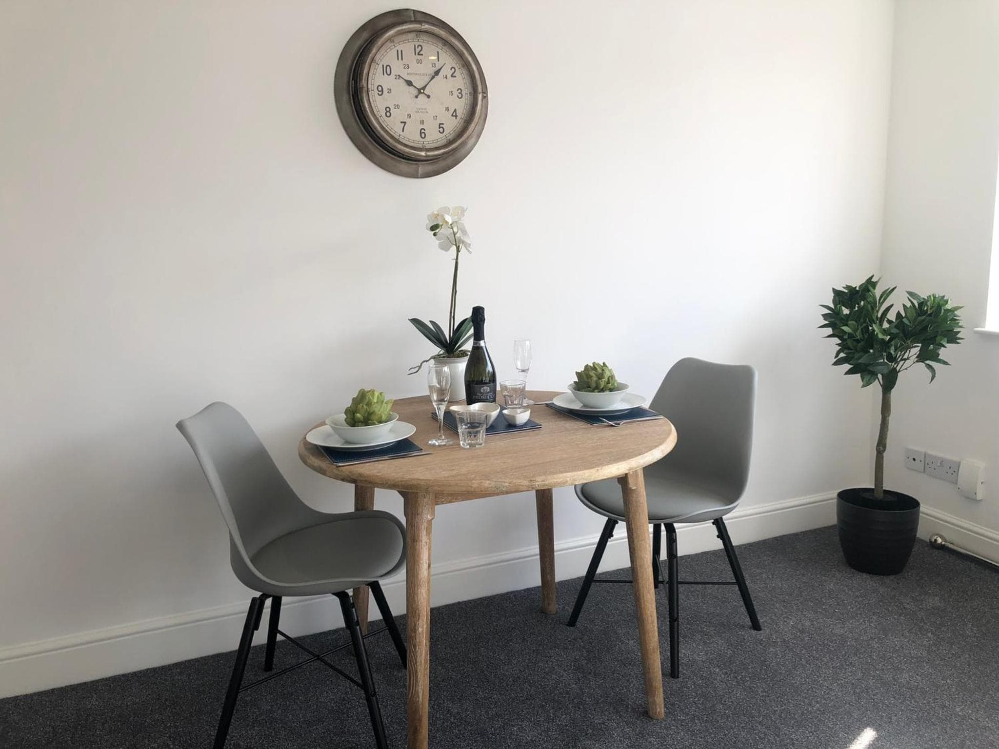 2 BR Apartment in Central Windsor 33A