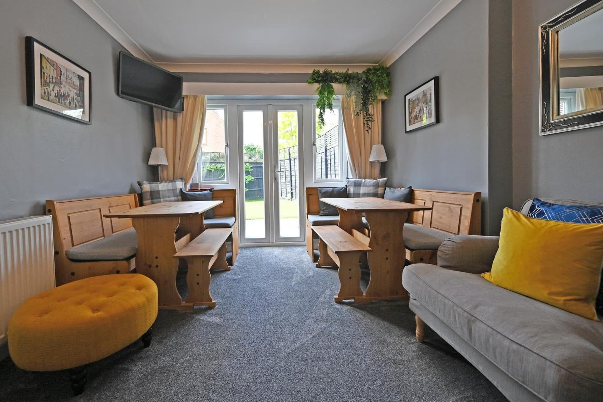Central Townhouse with FREE onsite EV parking