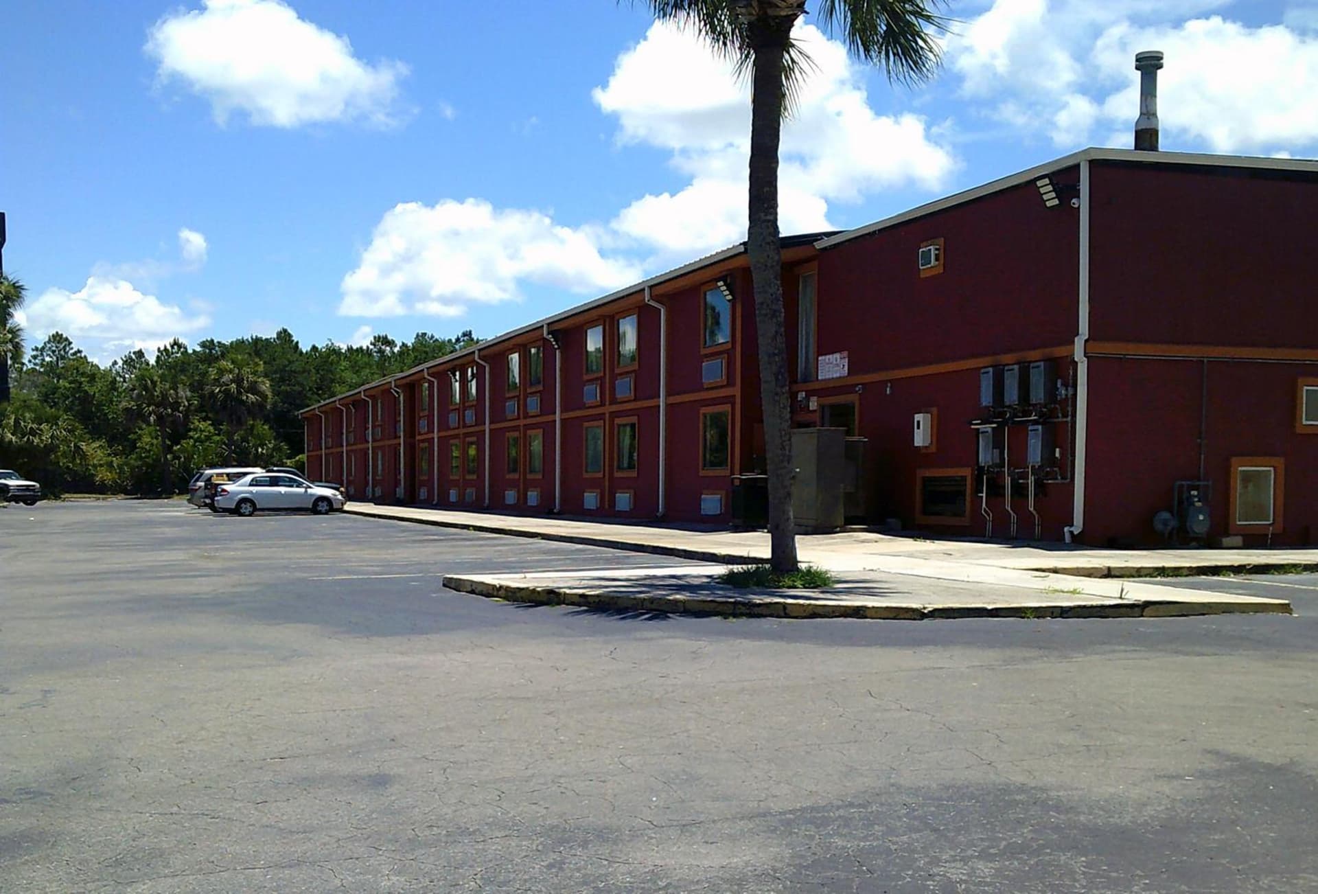 Metro Inn & Suites