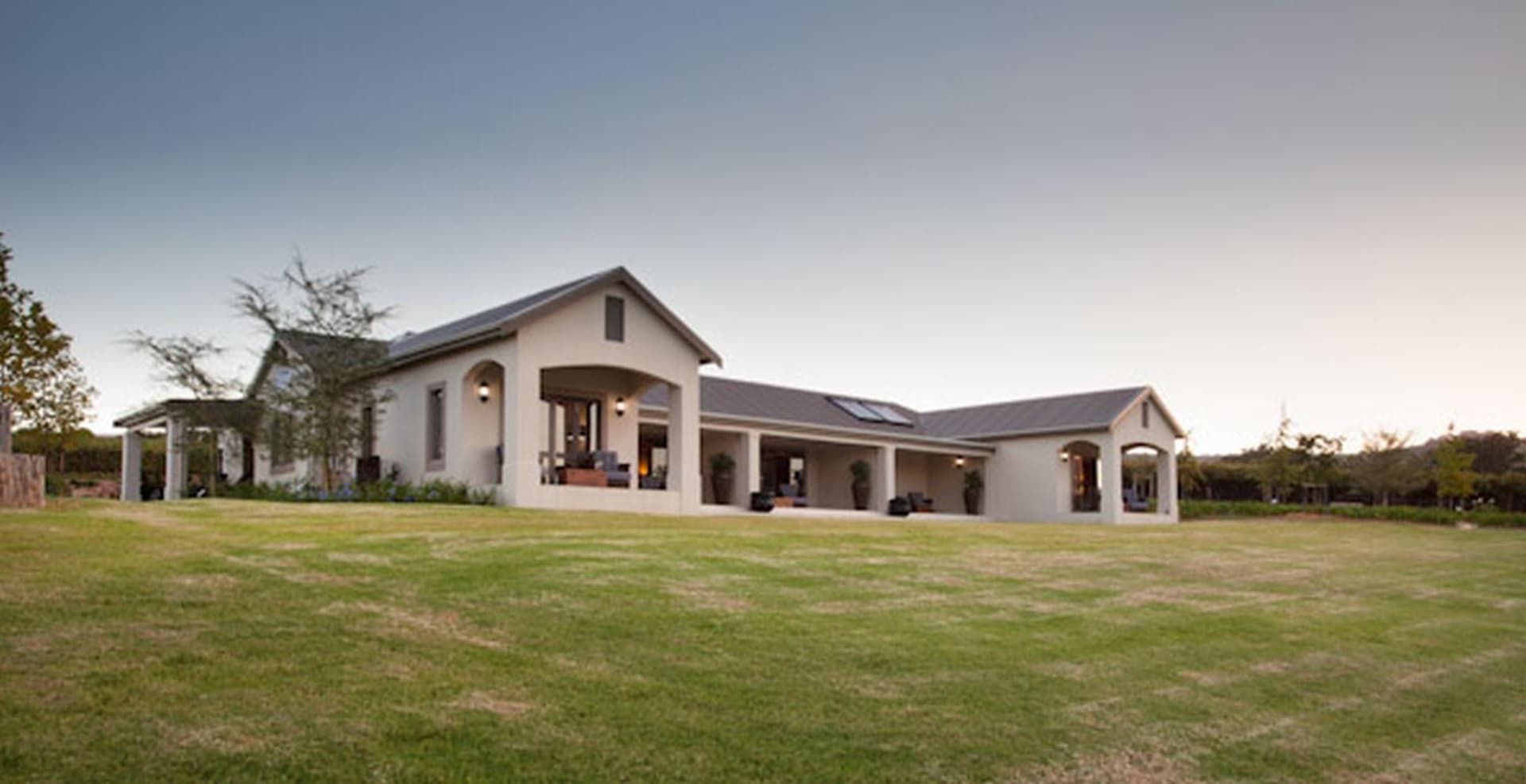 Under Oaks Guesthouse