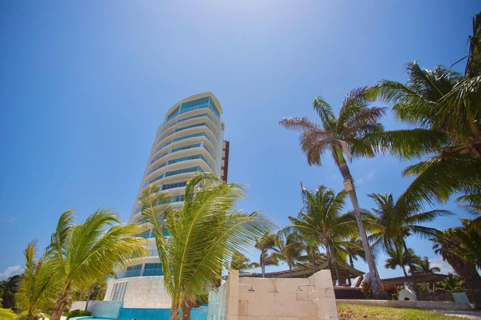 Beach, pool 3BR Apartment - 8 guests