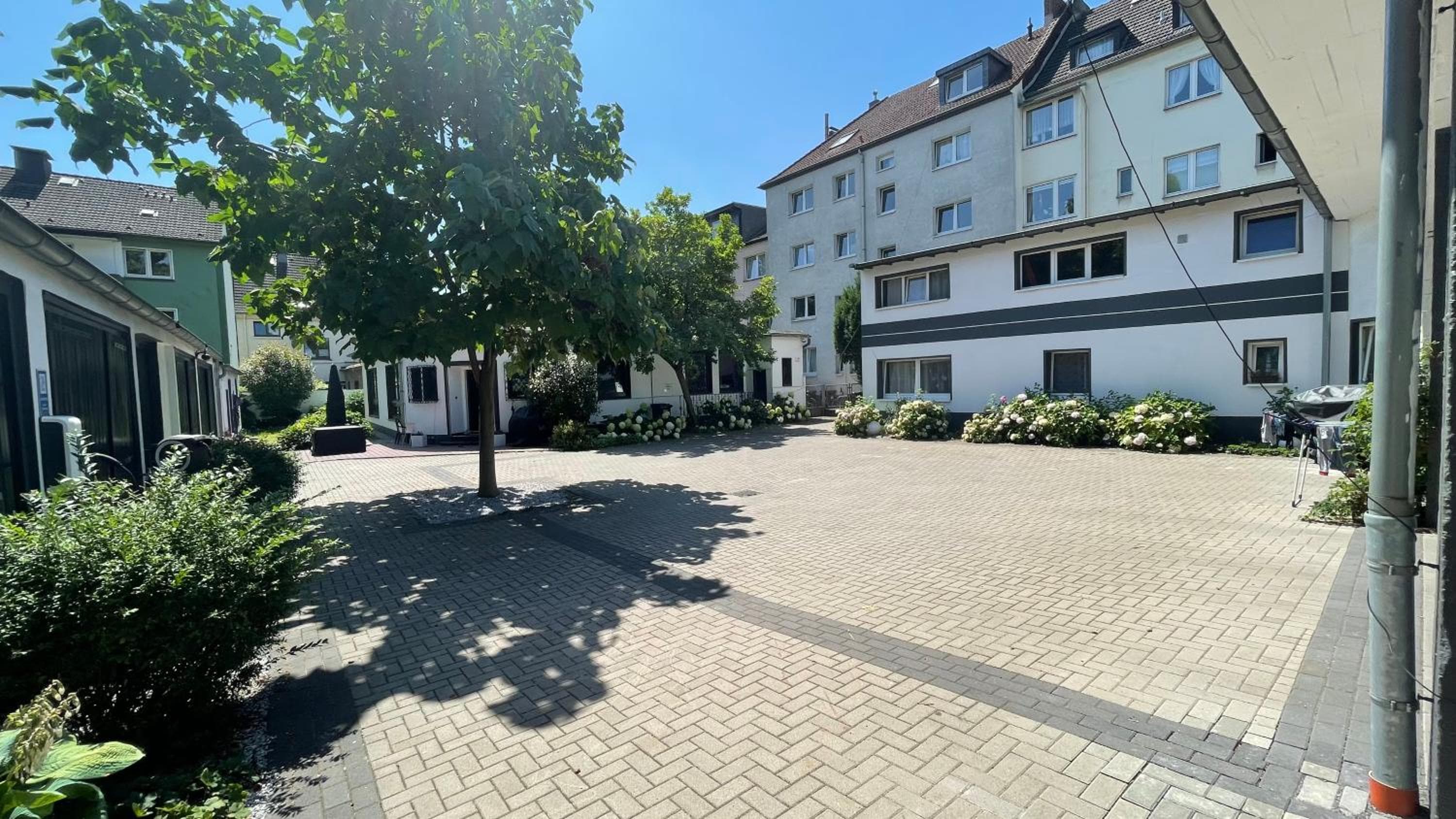 OASE im grünen Hinterhof, EG, Ruhe, Terrasse, Carport, free PayTV, Kaffee&Tee, Fahrräder