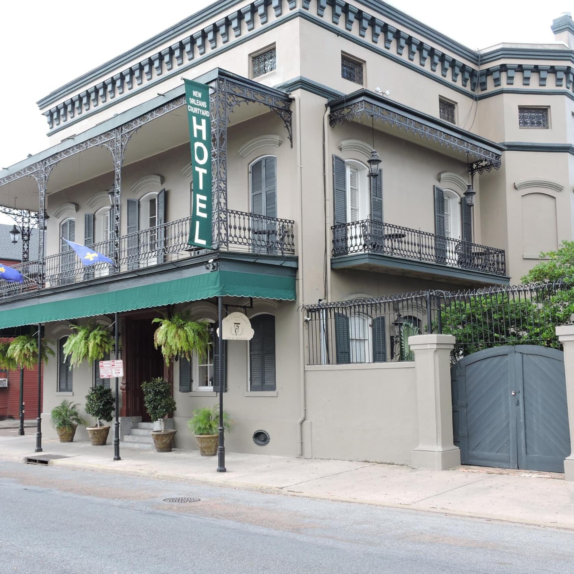 New Orleans Courtyard Hotel by the French Quarter