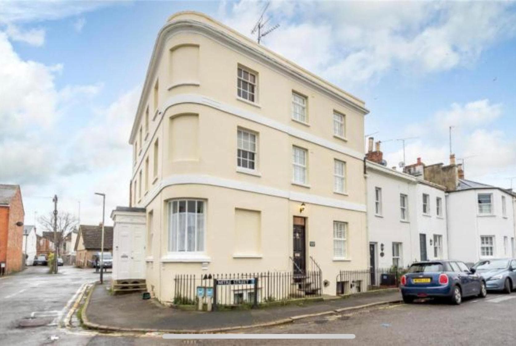 Unique & Stylish Town House, central Cheltenham