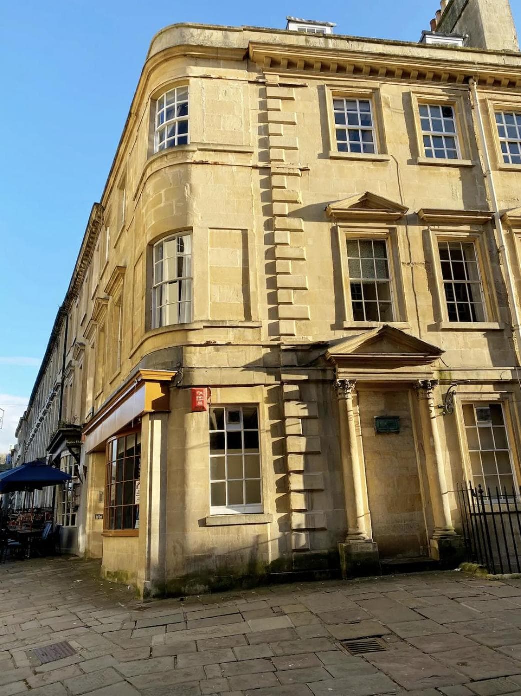 Elegant Georgian Apartment in Bath's Iconic Centre