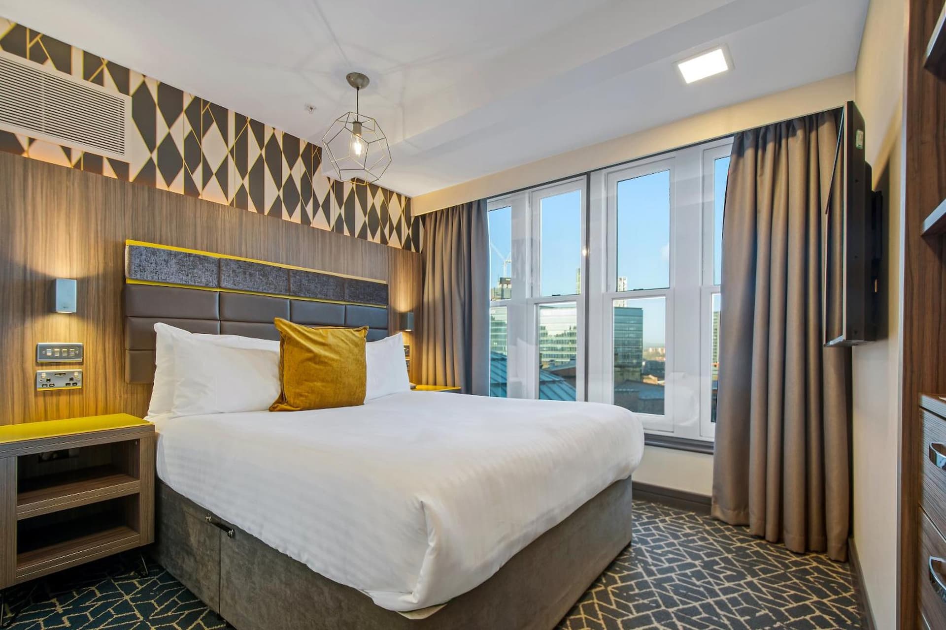 Roomzzz Manchester Victoria 5