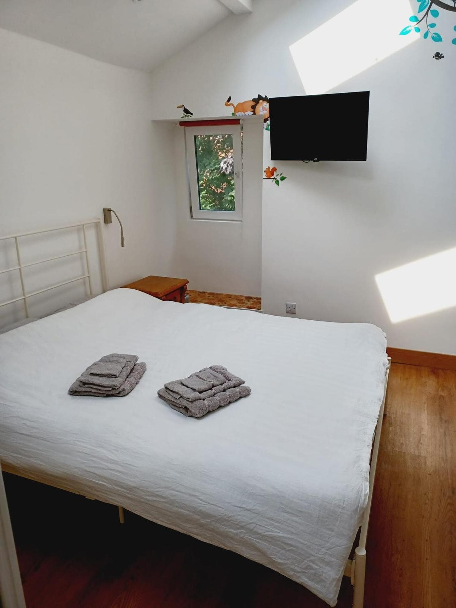 Voyage Hostel - Beds & Ensuite Family Rooms with shared kitchen