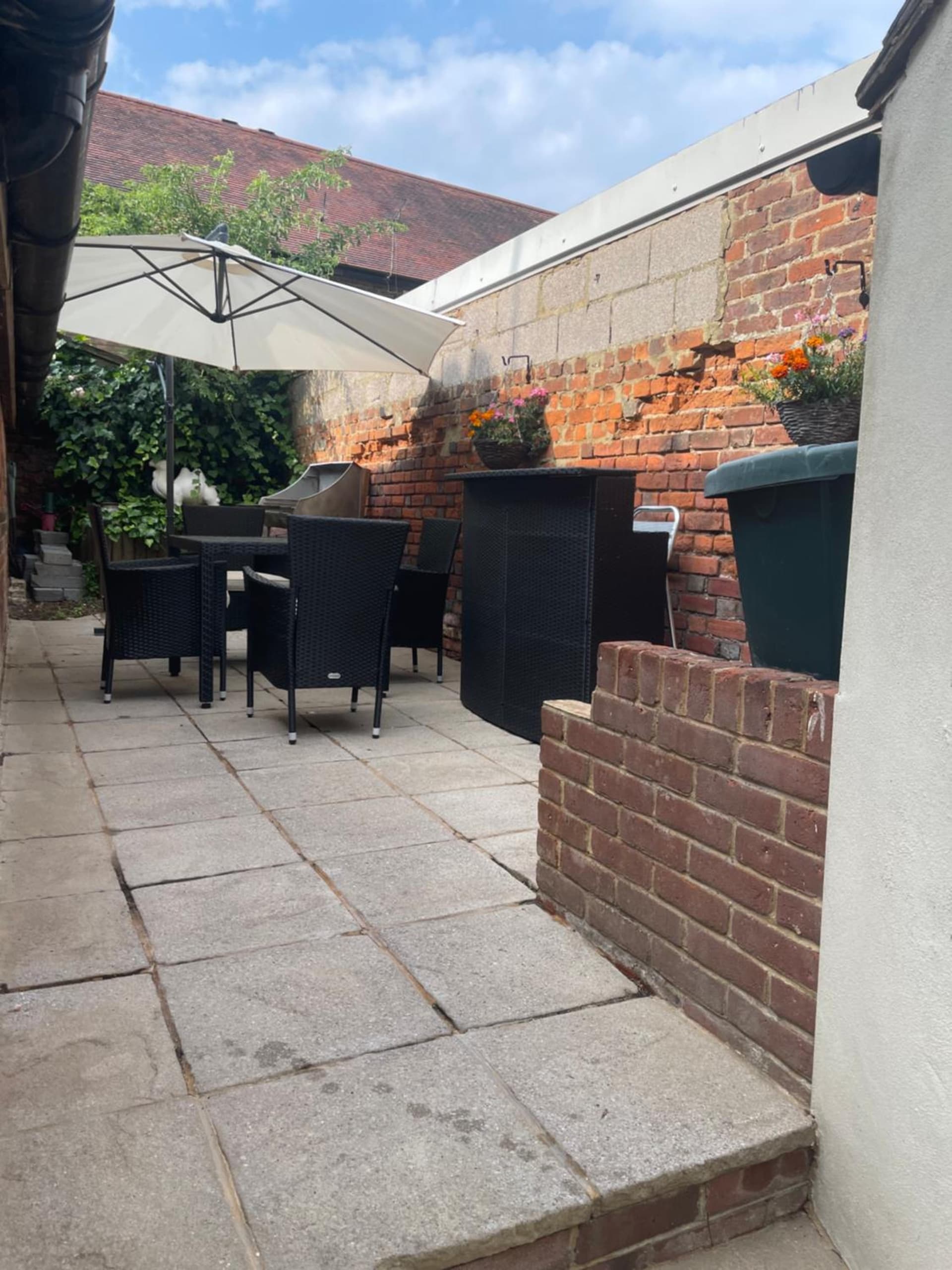 The old coach house 8 North lane