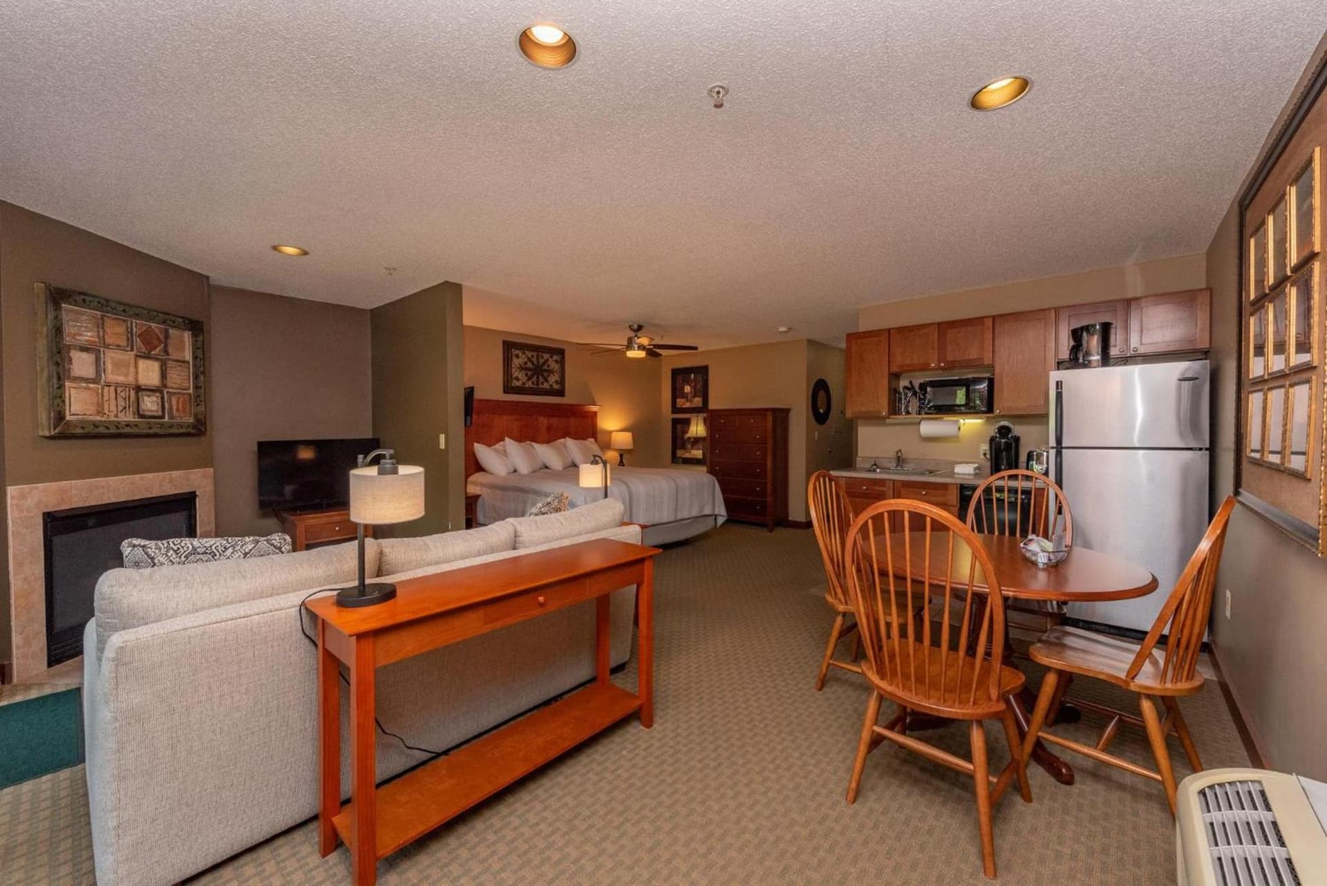 A125 Studio Lake View
