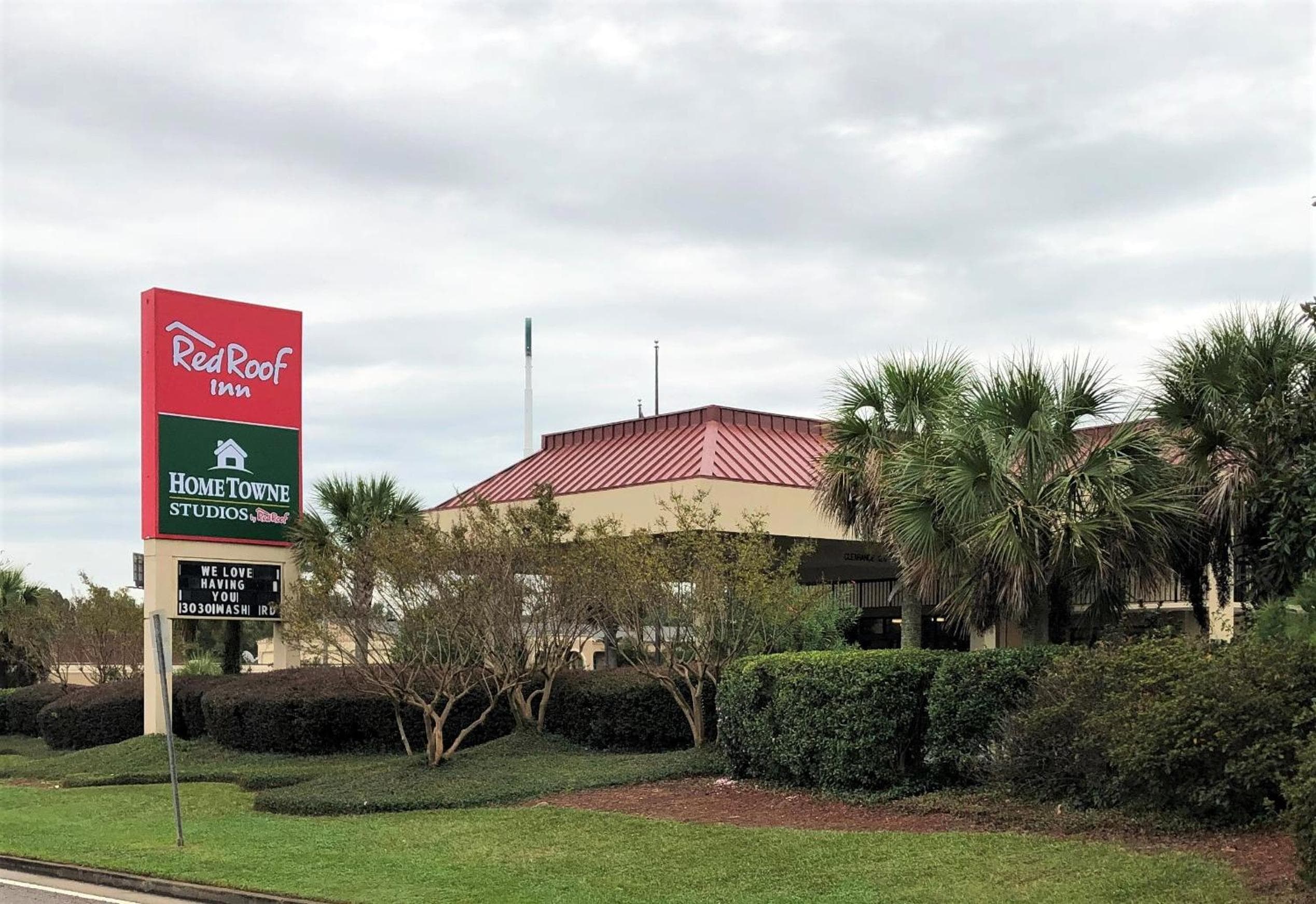 HomeTowne Studios by Red Roof Augusta