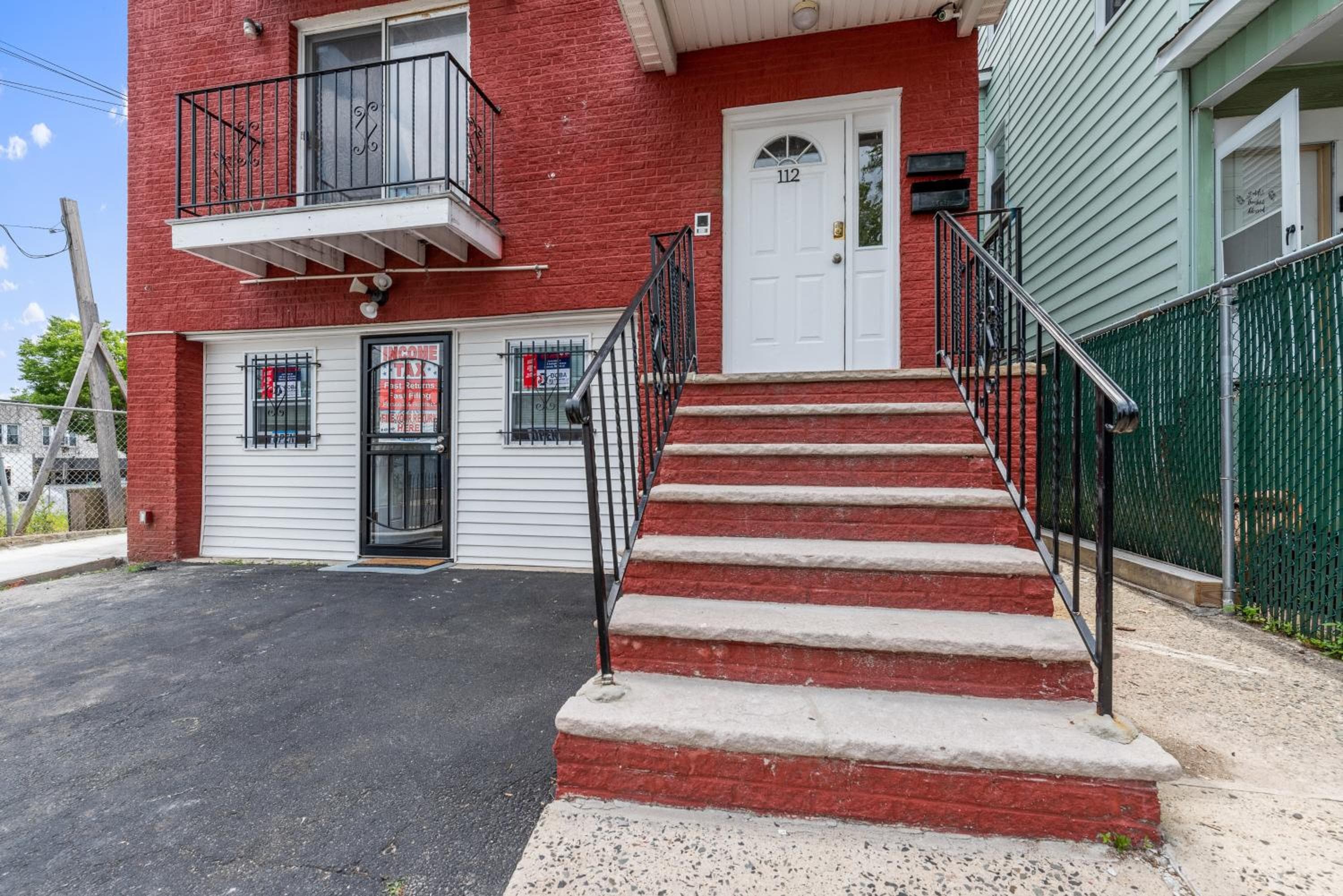 Beautifully Designed & Spacious Apartment in Newark 10mins from EWR Airport, Close to NYC and Beth Israel Hospital