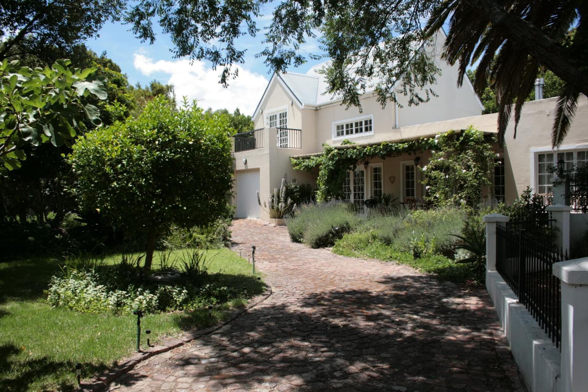 Jonquil Guest Cottage