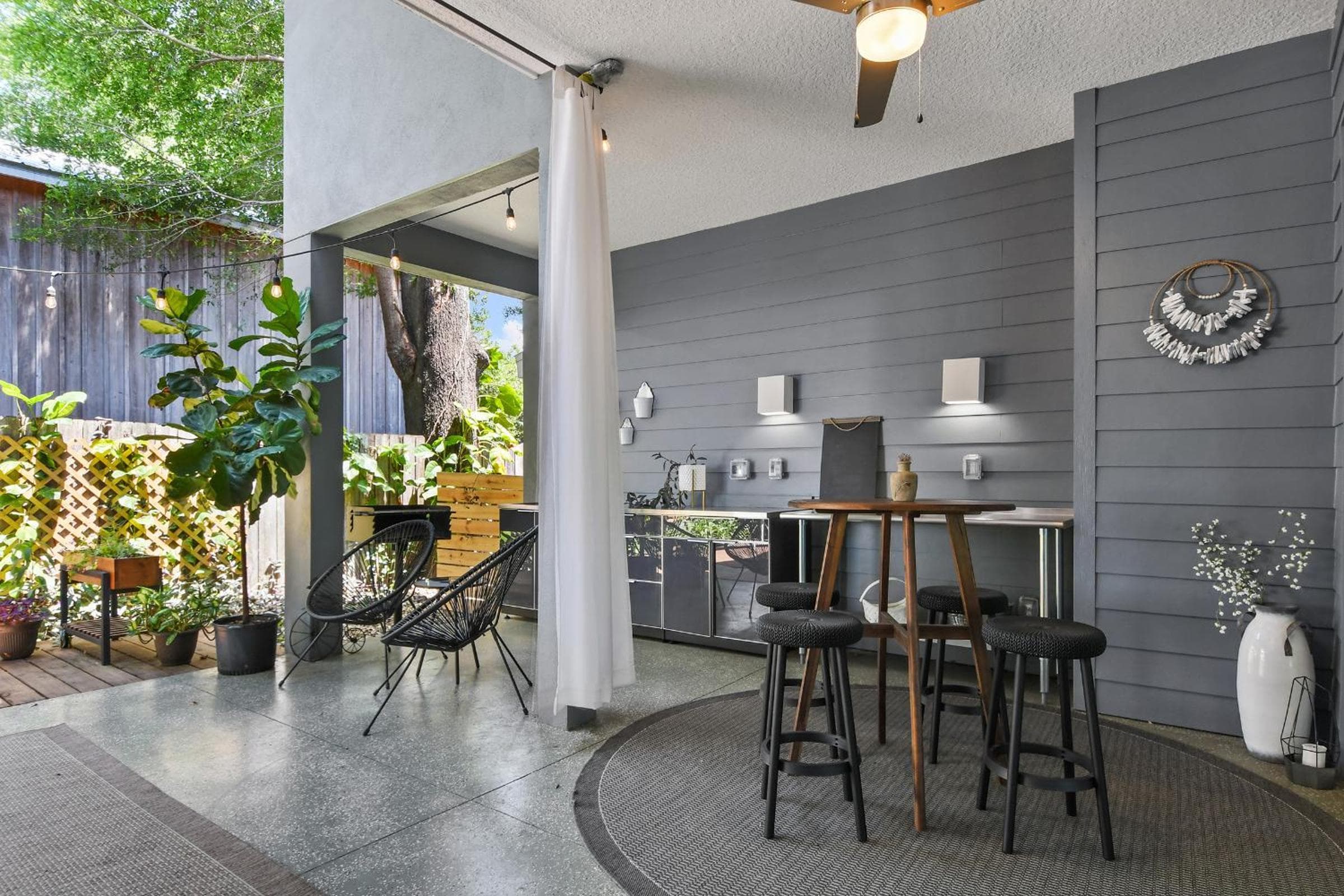 Best Location Pet Friendly Fenced Yard