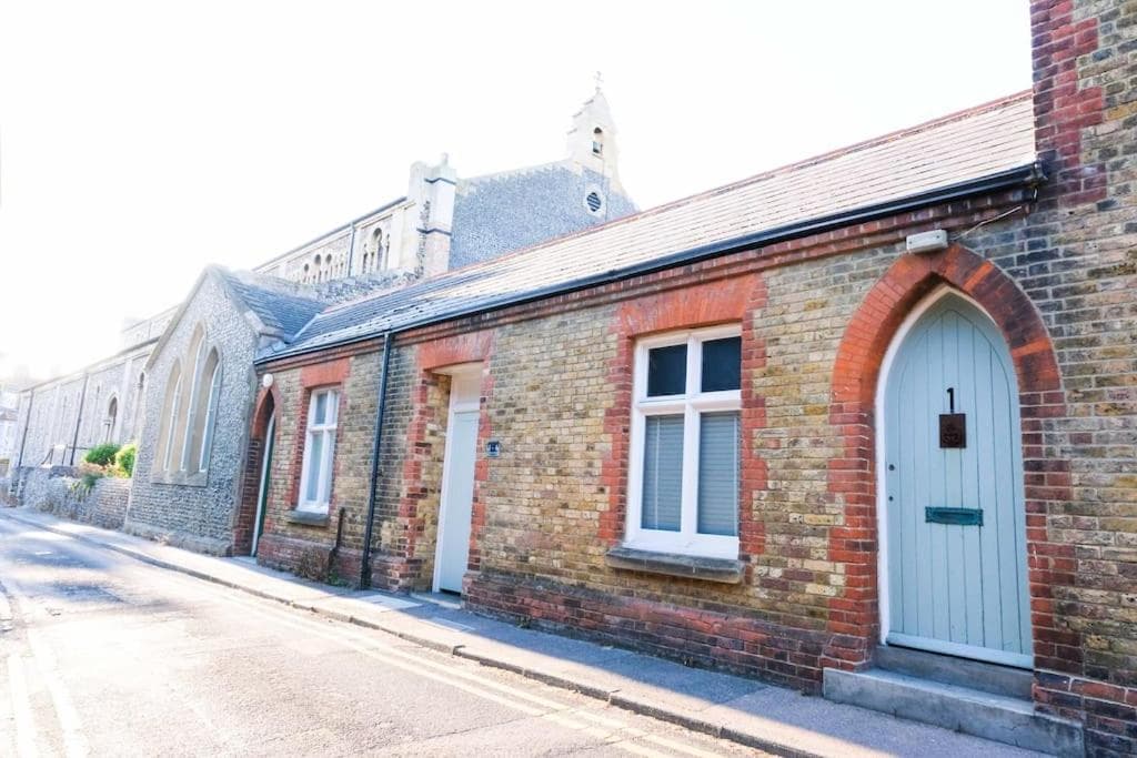 Old School Mews in Broadstairs - Exclusive unmissable deals! Book now before it's too late!