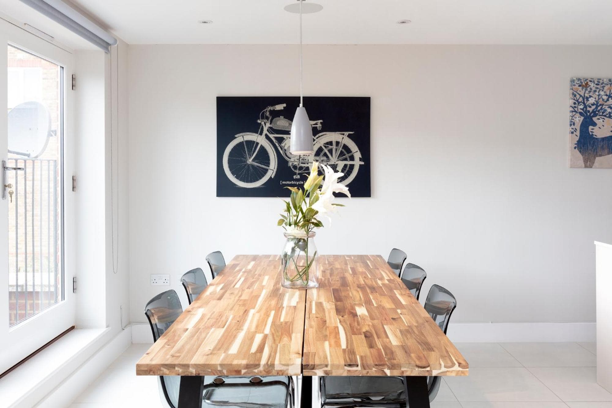 Fabulous Central Windsor Town House With Parking
