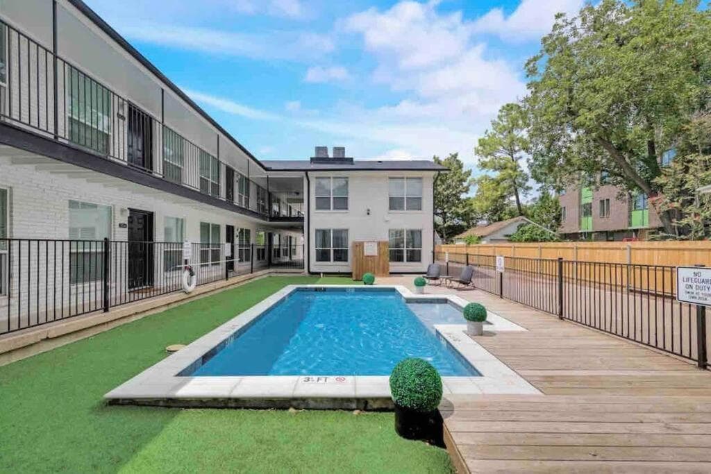 Global Cup Dallas Boutique Flat - Arboretum Tickets Included