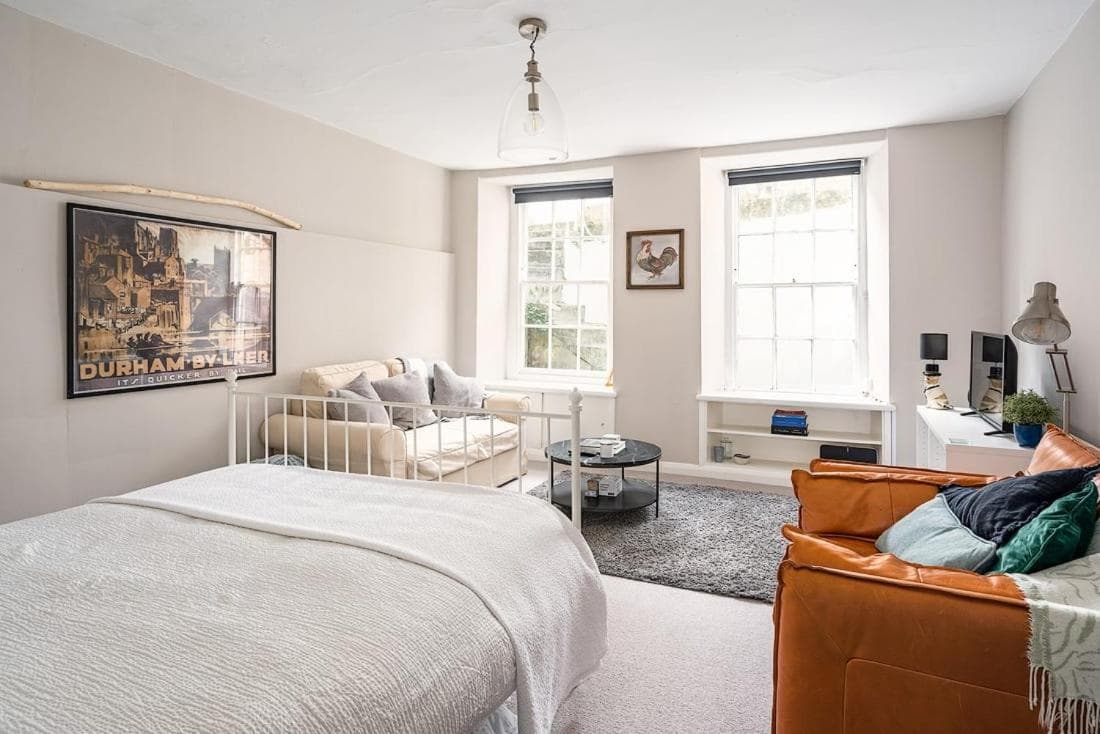 Stunning Basement Flat in Central Location