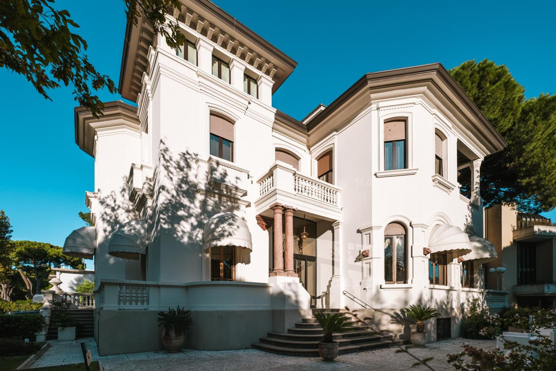 Hotel De La Ville