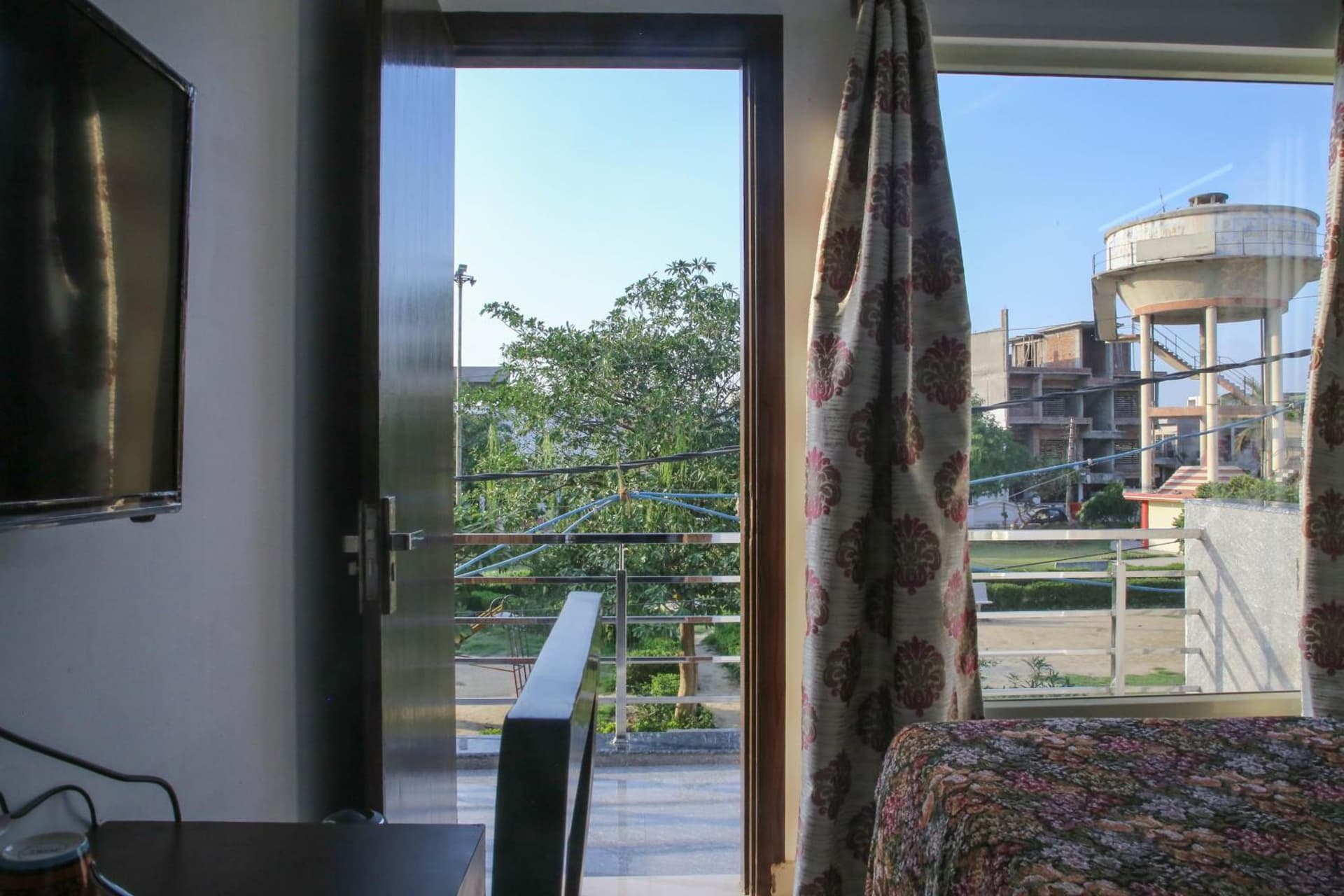 Aradhanas Home Stay Near Taj Mahal