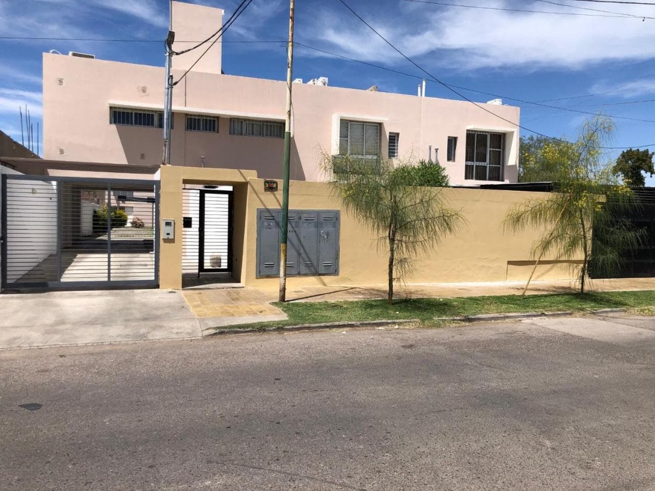 Hermoso Duplex c/Pileta y Cochera en Consorcio Privado Saavedra