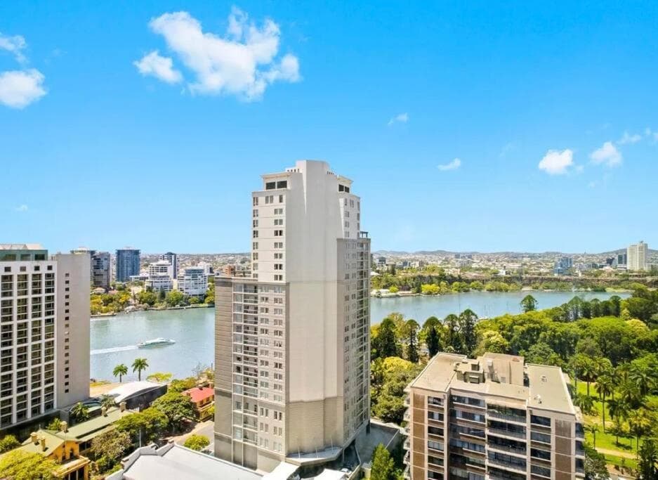 Lvl 24 Apartment in the heart of CBD by Stylish Stays