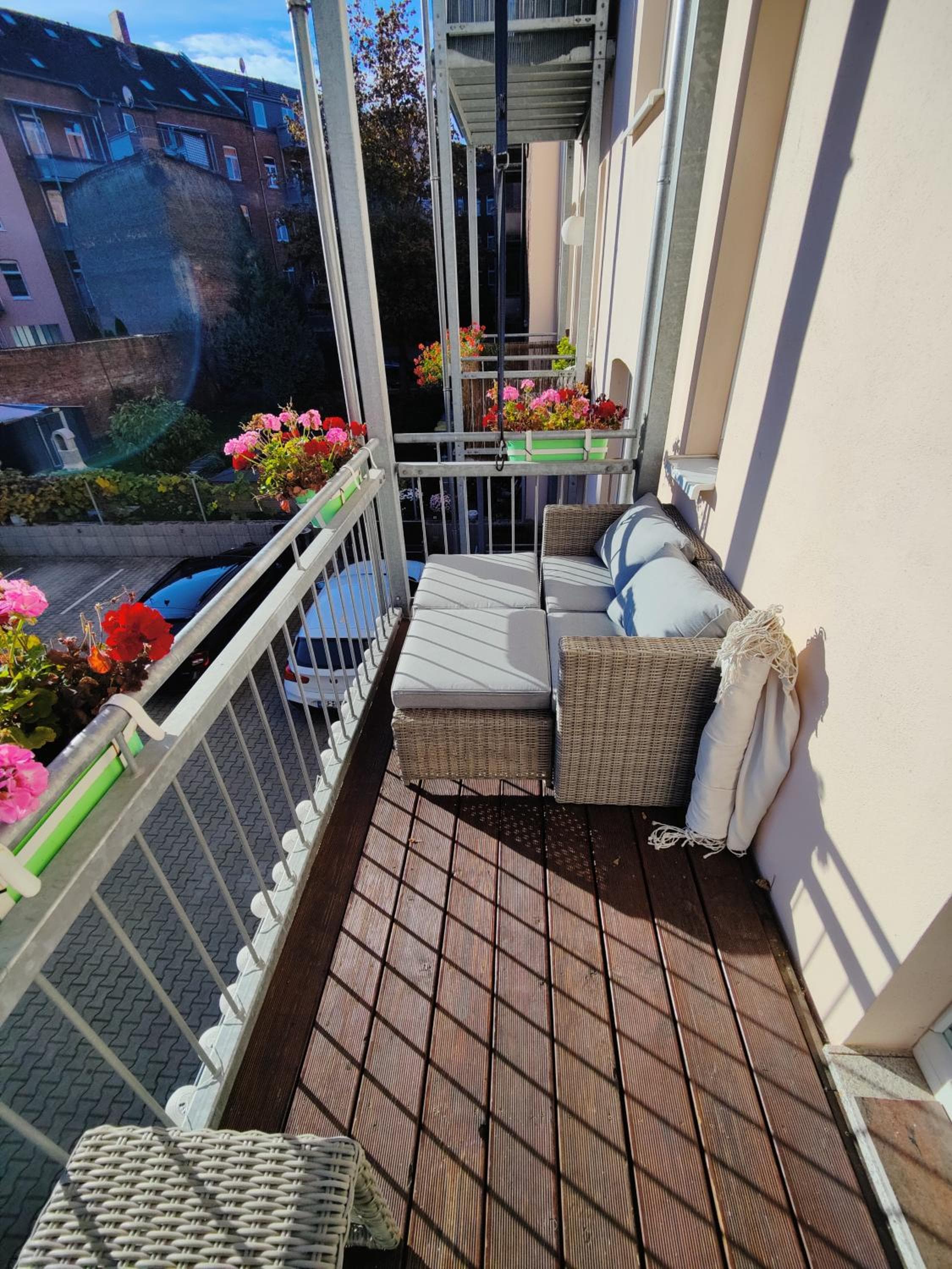 Neu sanierte Wohnung mit Balkon und Stellplatz