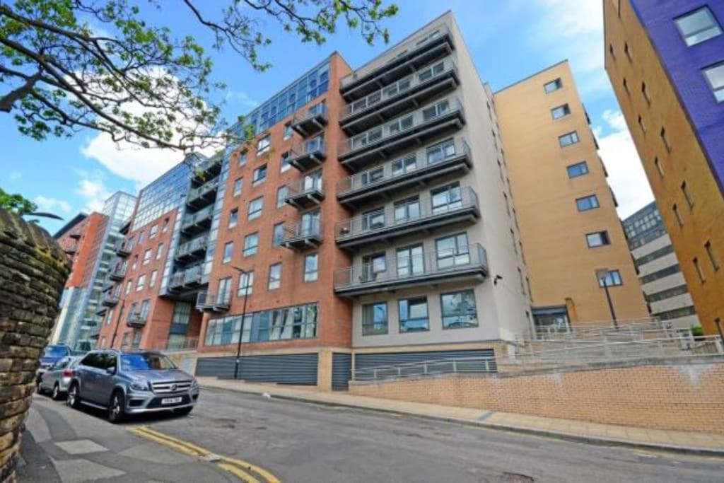 Sheffield City Centre Apartment & Balcony